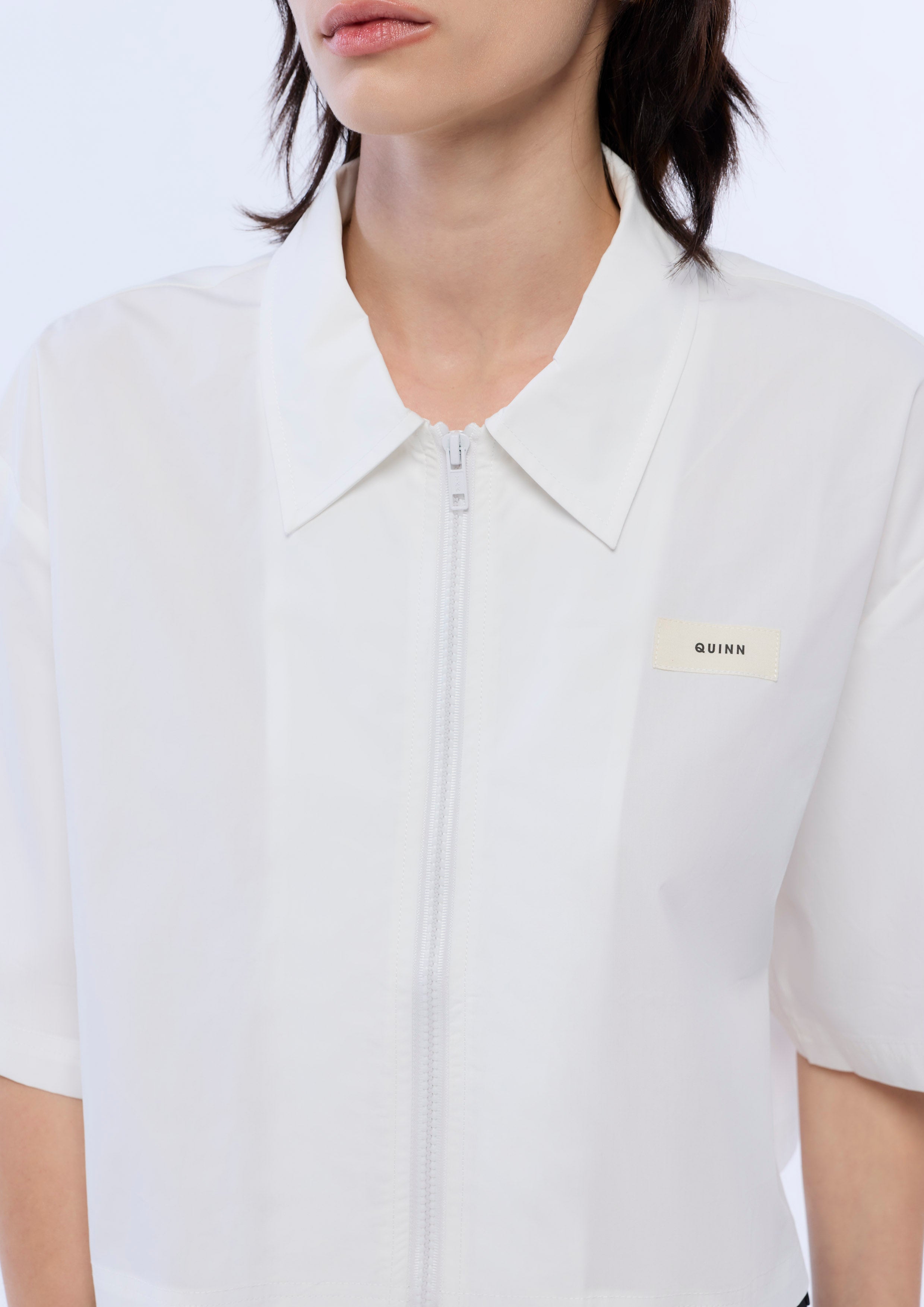 เสื้อแขนสั้นแต่งซิป