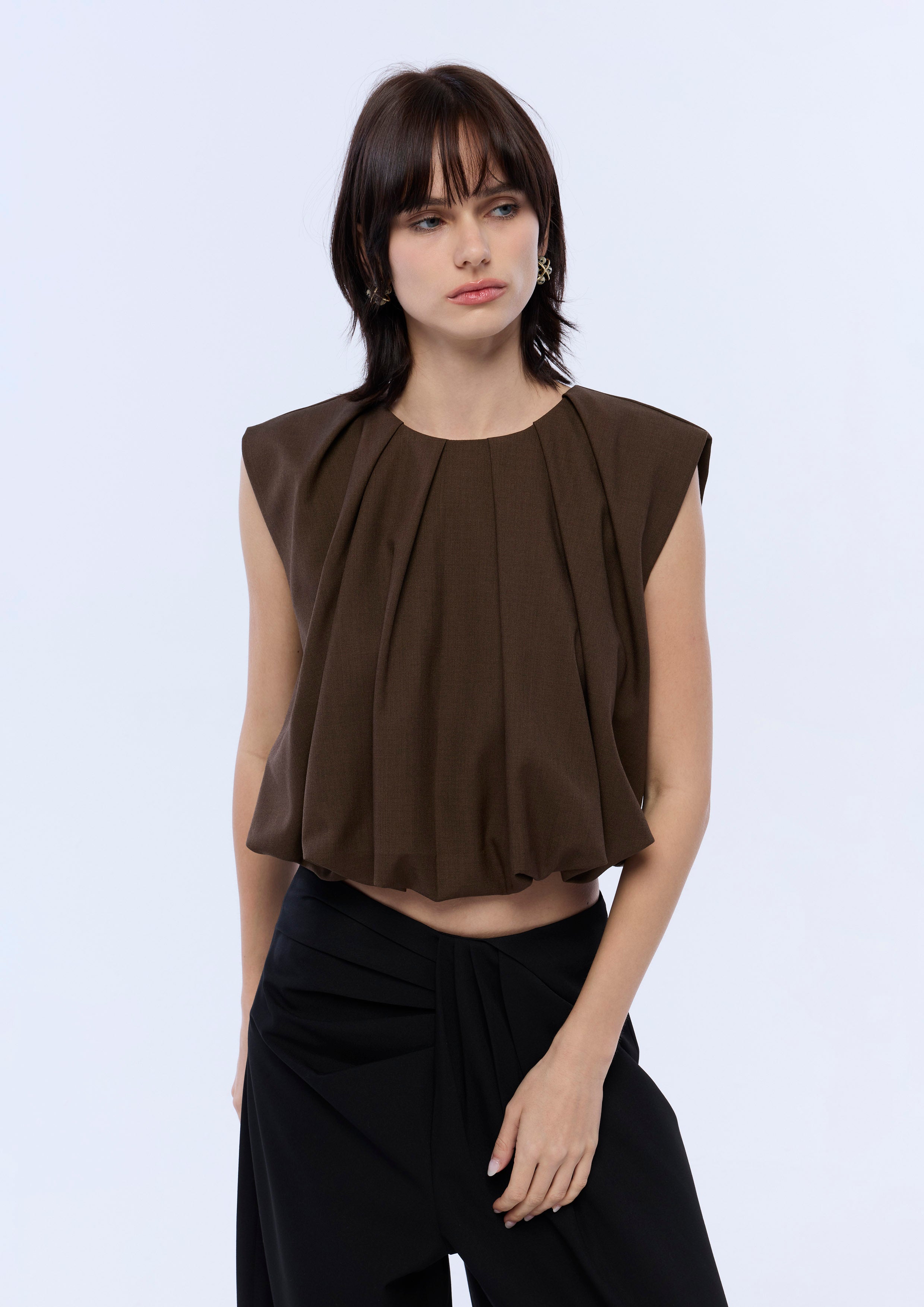 Pleated Volume Sleeveless Blouse