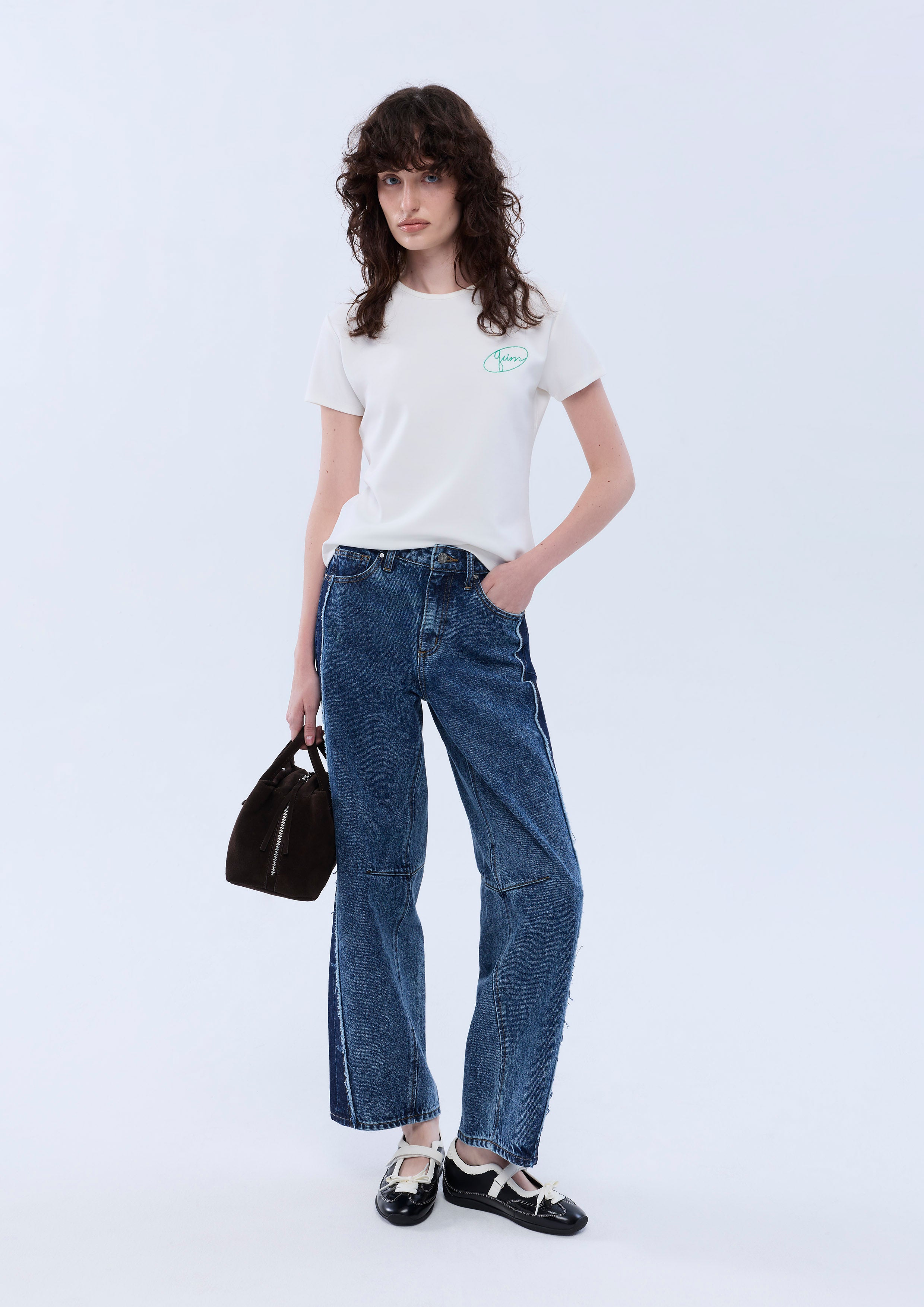 เสื้อยืดแขนสั้นปักตัวอักษร