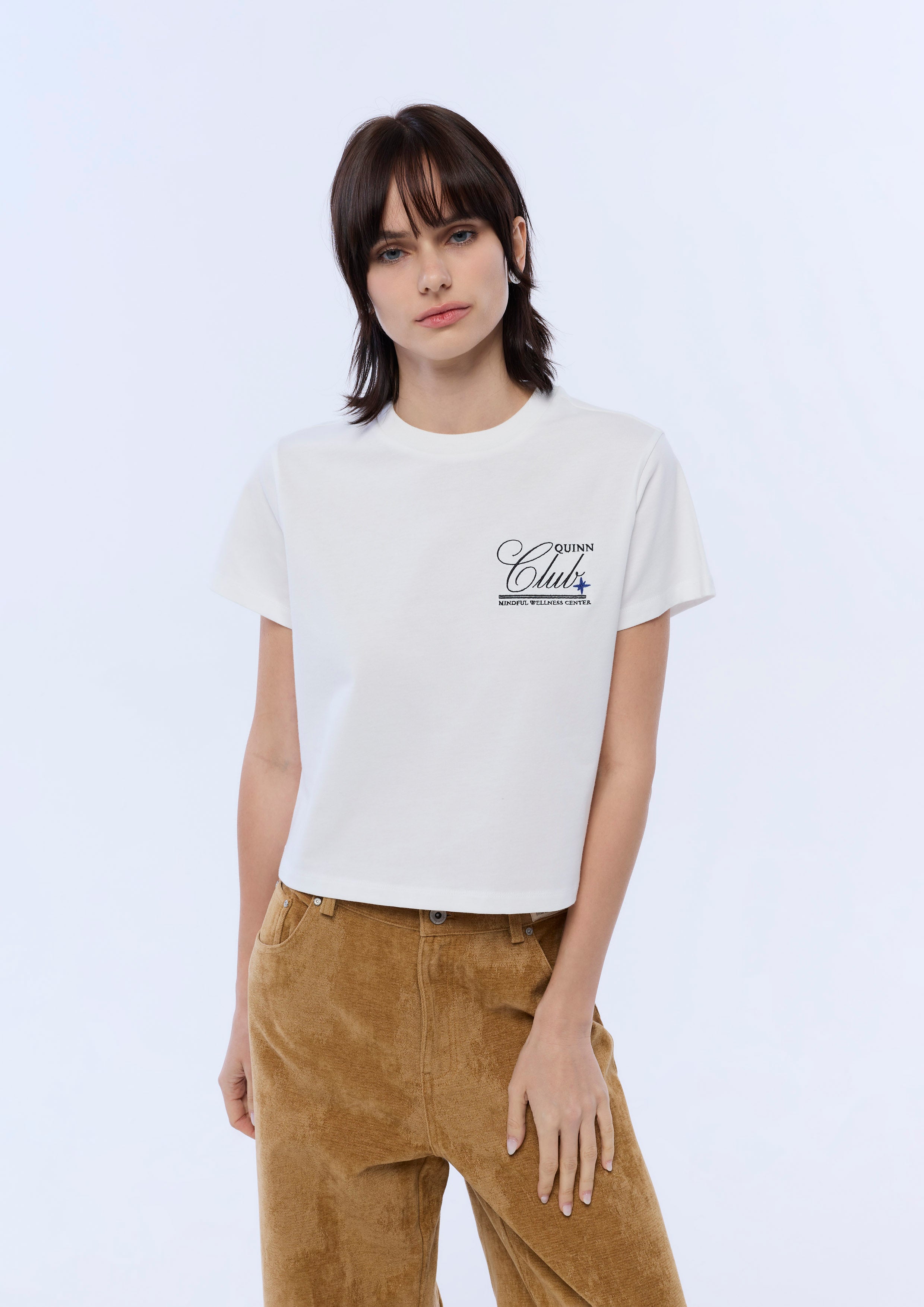 เสื้อยืดแขนสั้นปักลาย