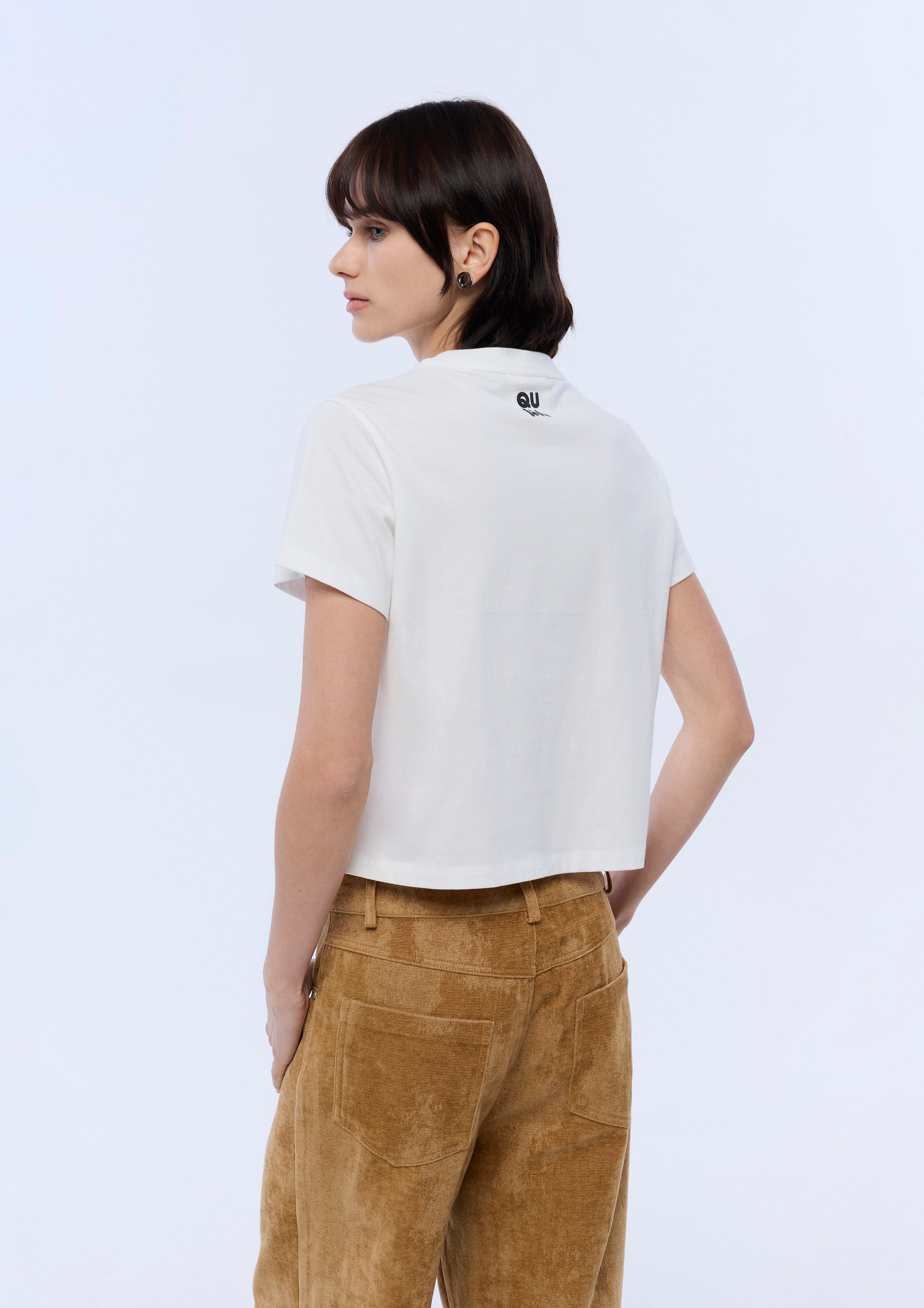 เสื้อยืดแขนสั้นปักลาย