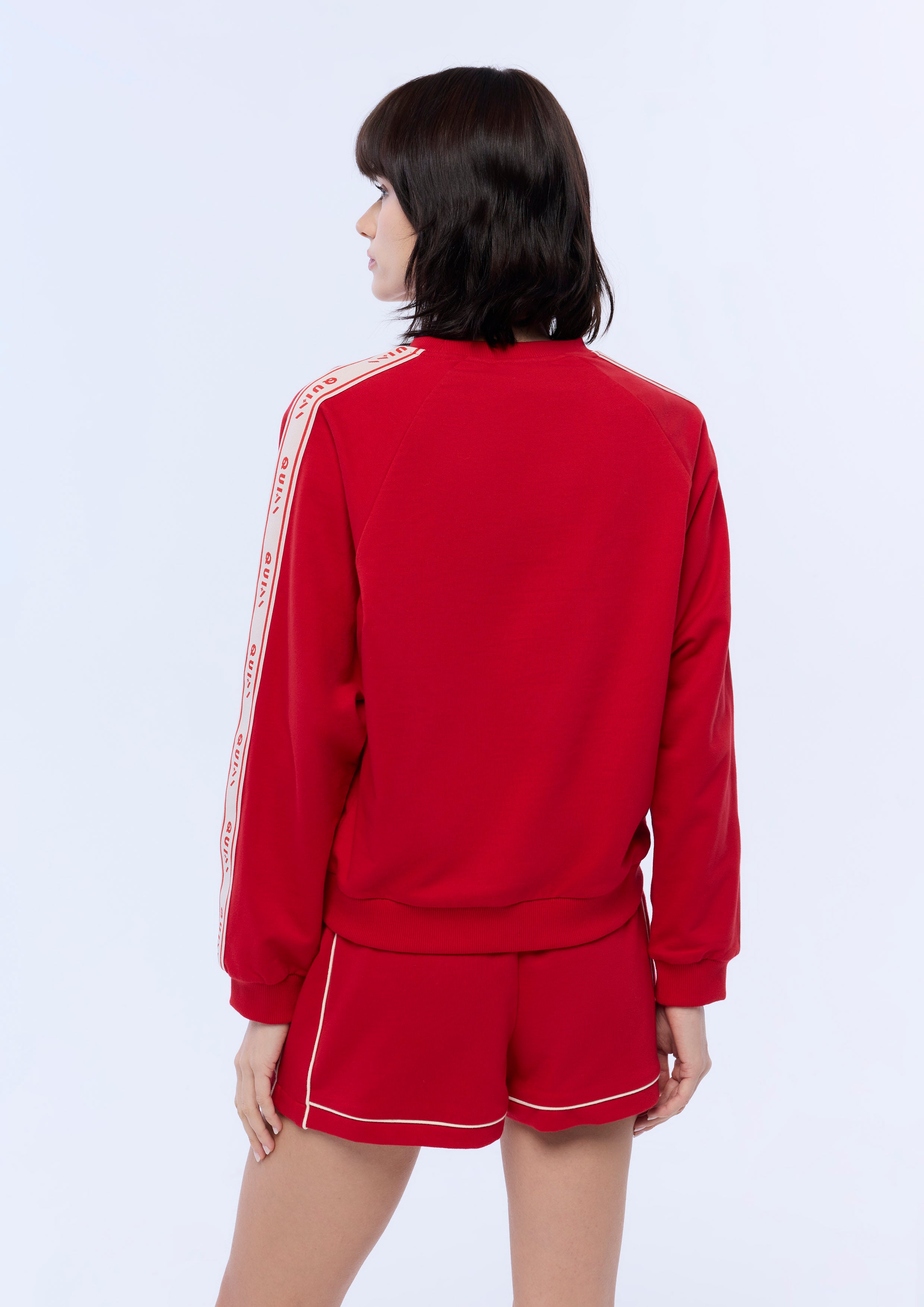 เสื้อพูลโอเวอร์แขนยาวแต่งขอบคอนทราสต์