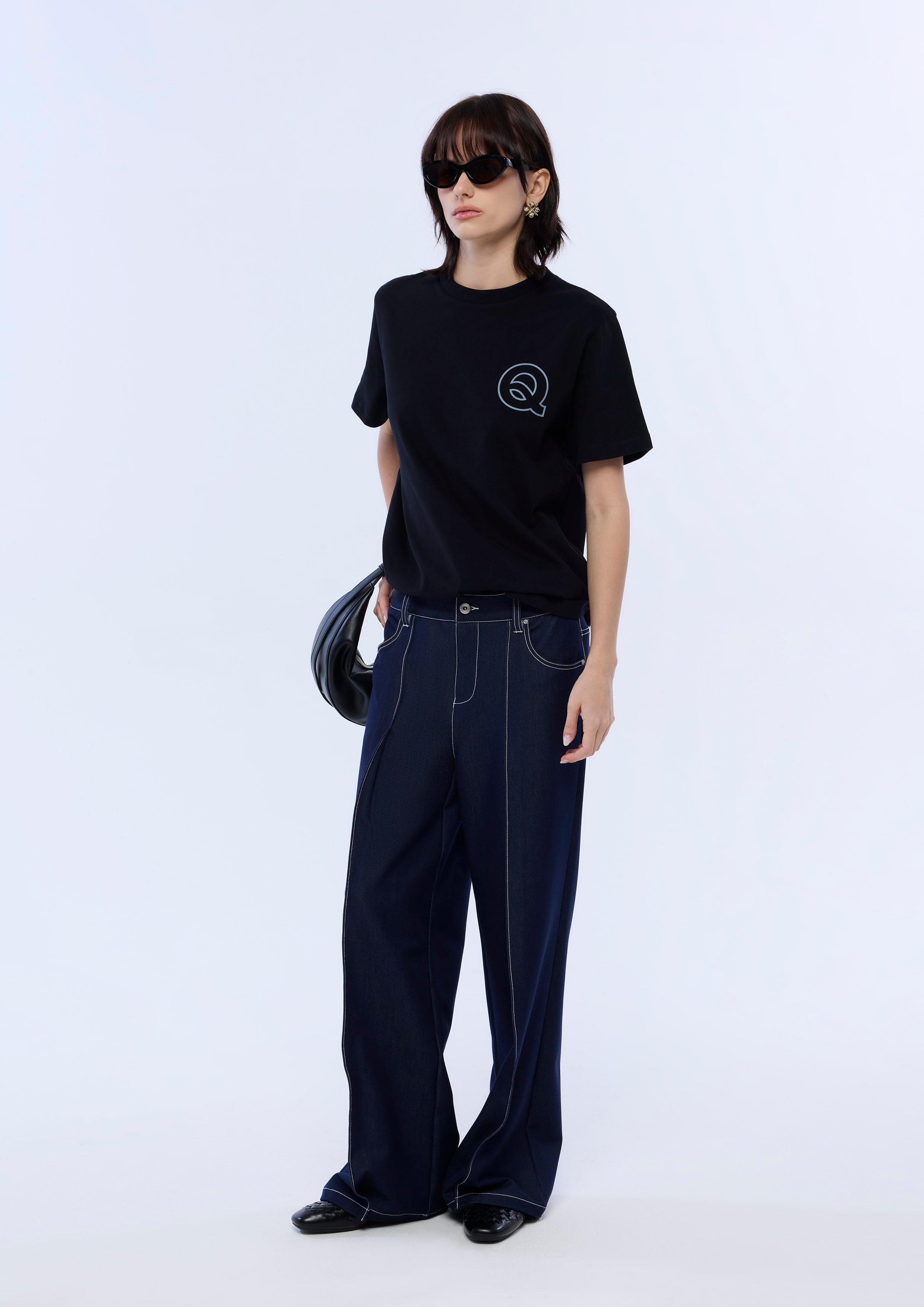 เสื้อยืดแขนสั้นพิมพ์ลายโลโก้