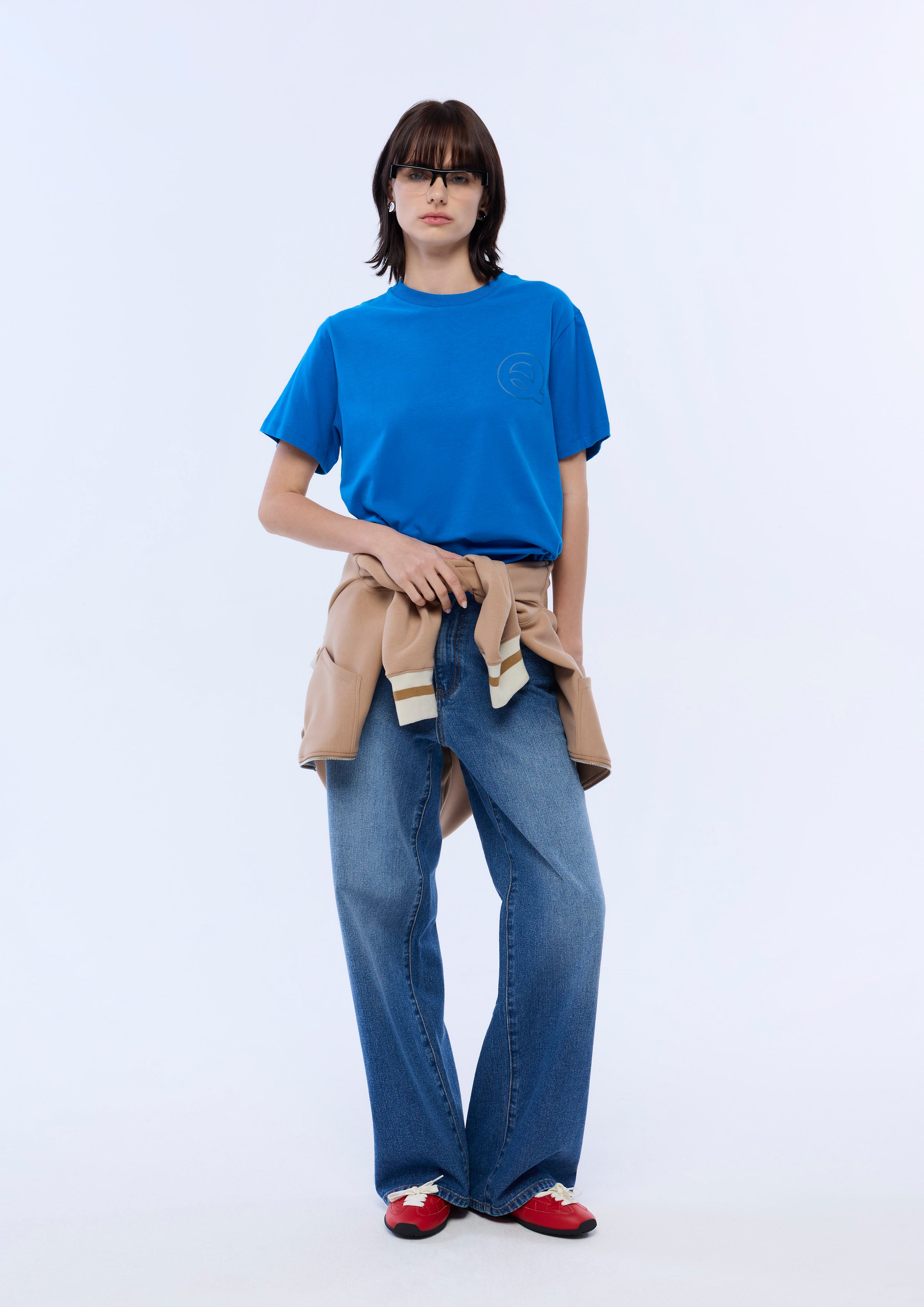 เสื้อยืดแขนสั้นพิมพ์ลายโลโก้