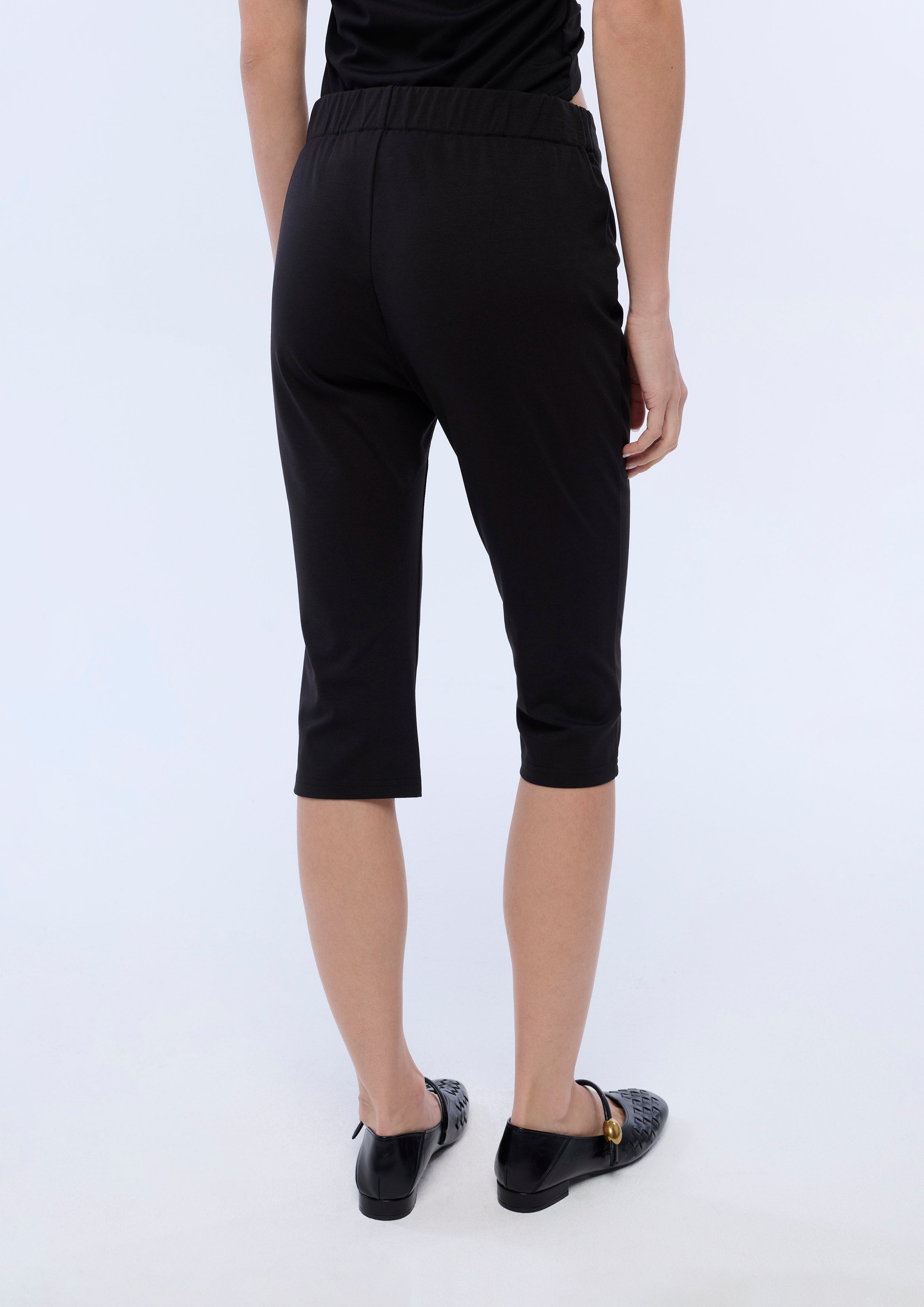 Front Pleated Slim Shorts
