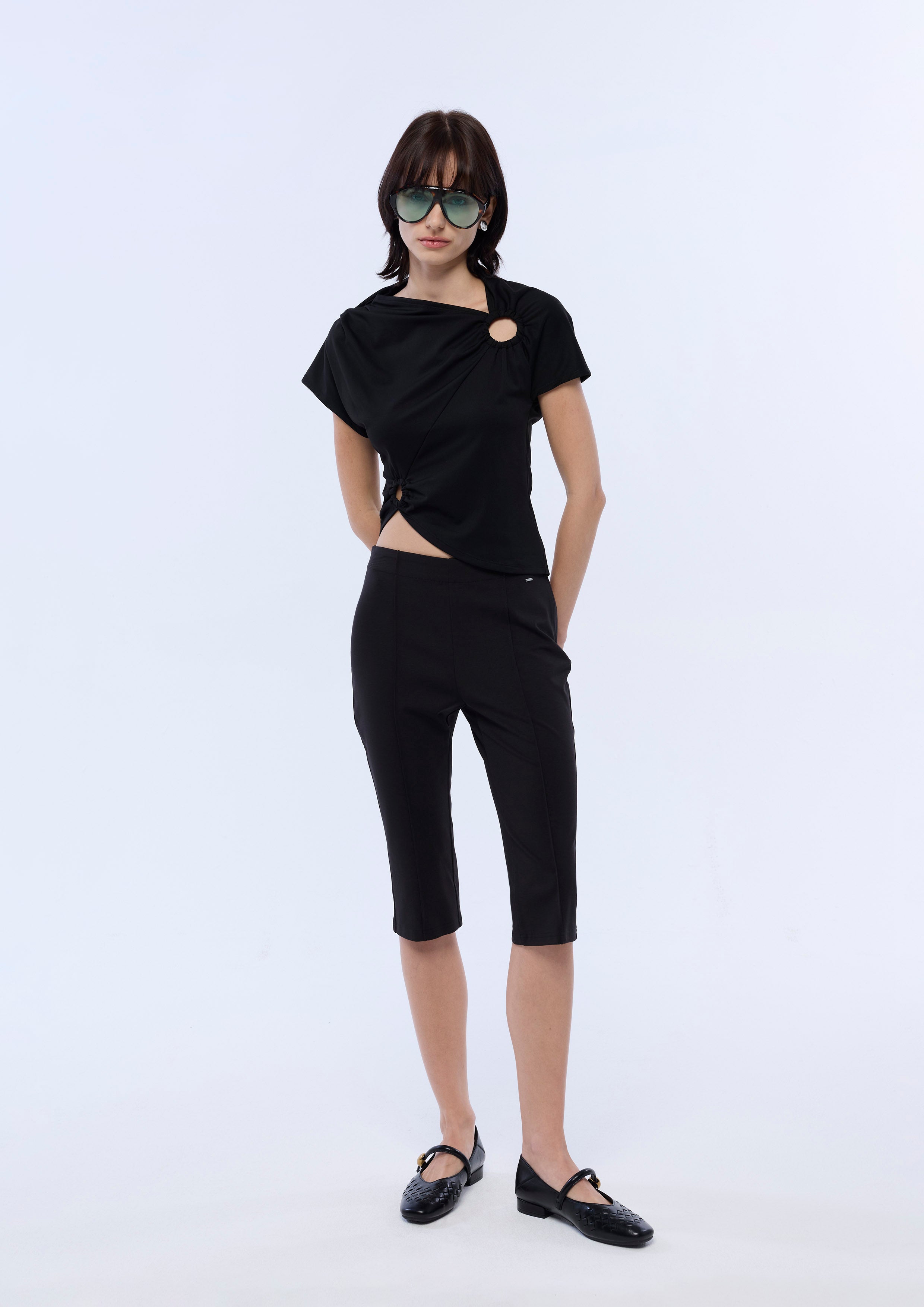 Front Pleated Slim Shorts