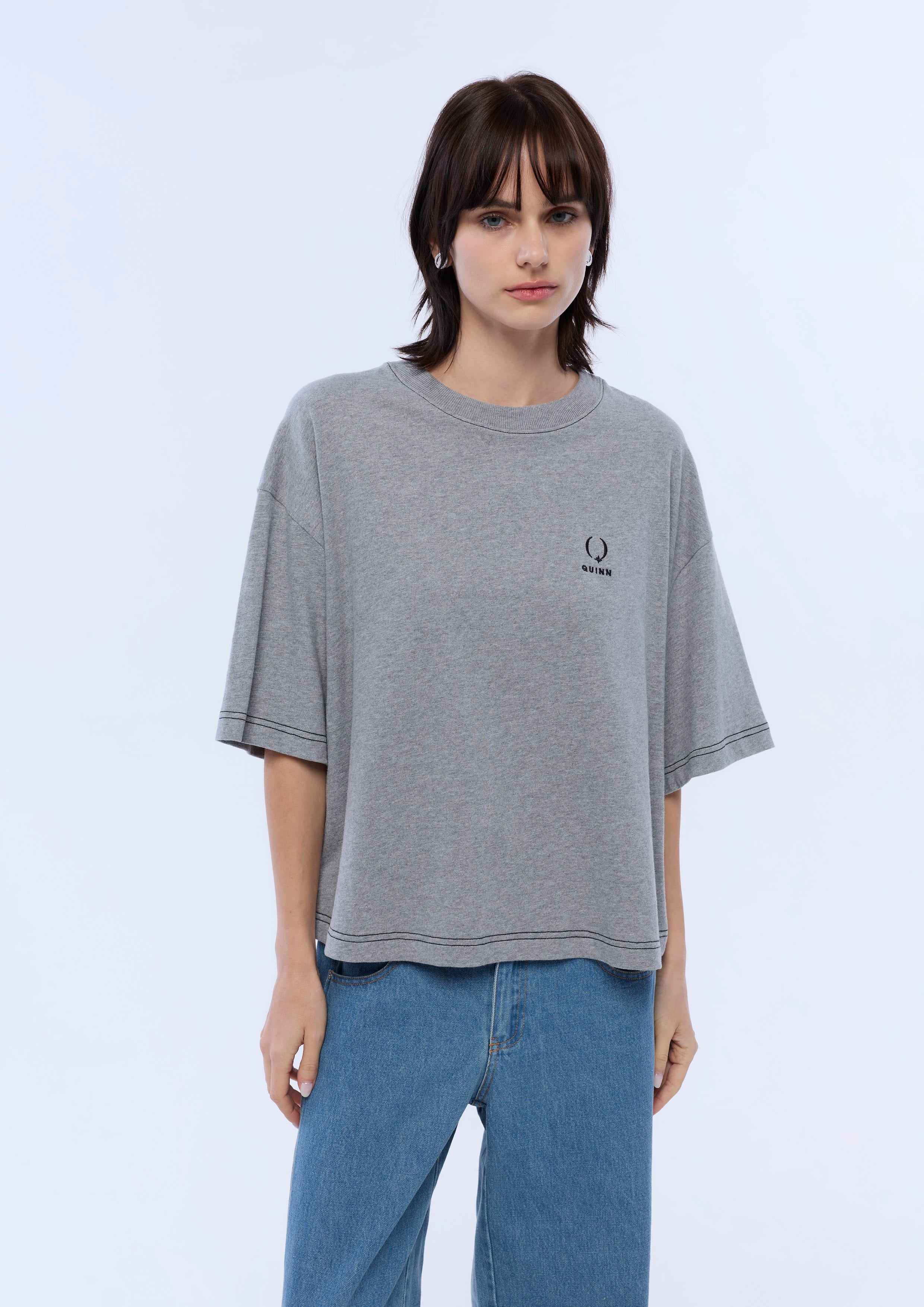 เสื้อยืดแขนสั้นโอเวอร์ไซซ์ปักโลโก้