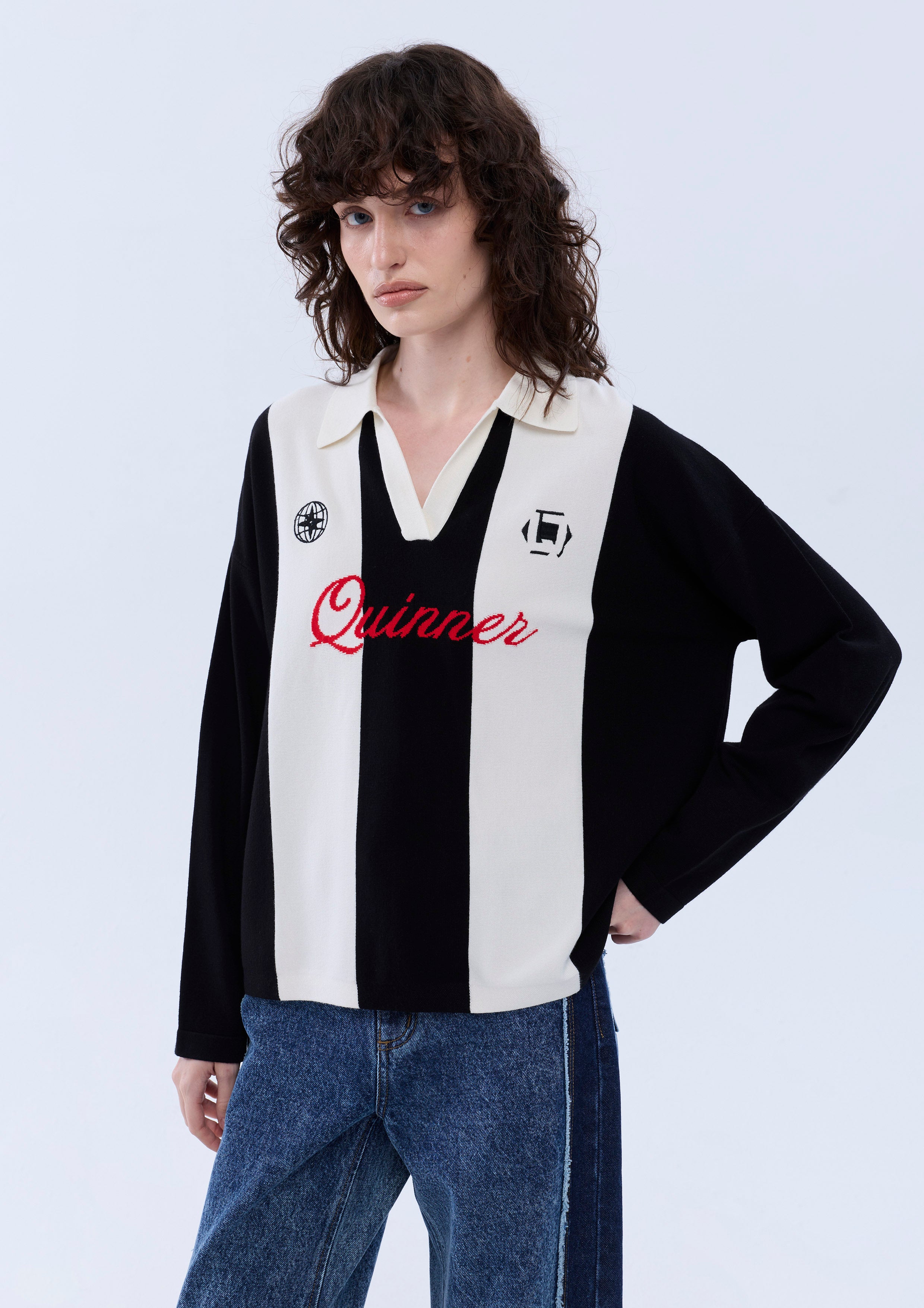 เสื้อพูลโอเวอร์ลายทางแต่งโลโก้