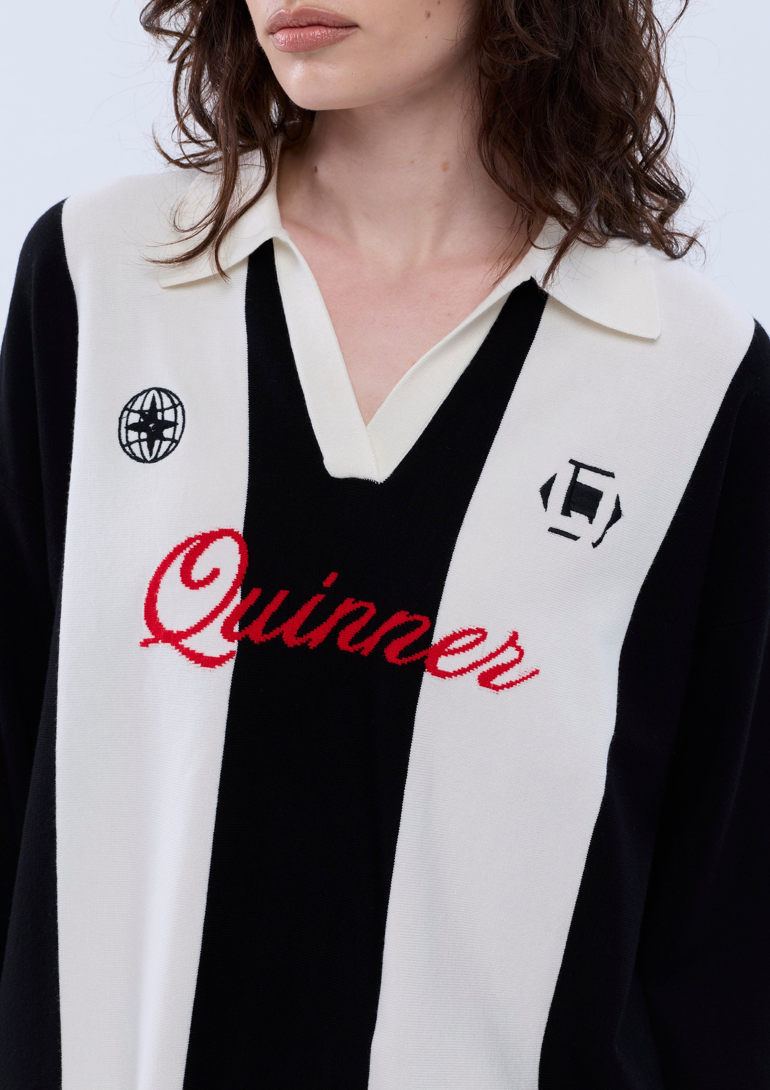 เสื้อพูลโอเวอร์ลายทางแต่งโลโก้