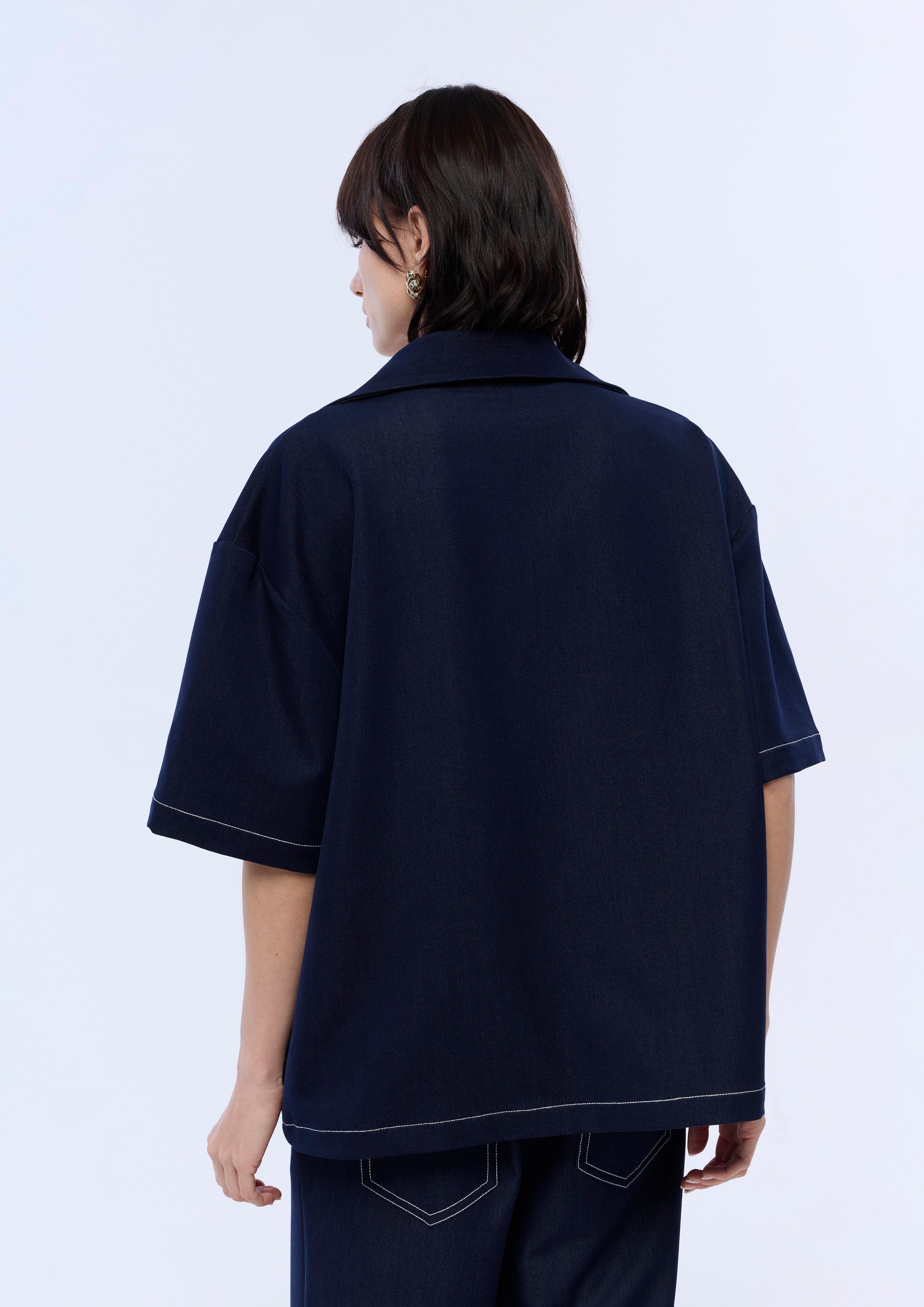 เสื้อเชิ้ตเดนิมแขนสั้นปักลาย