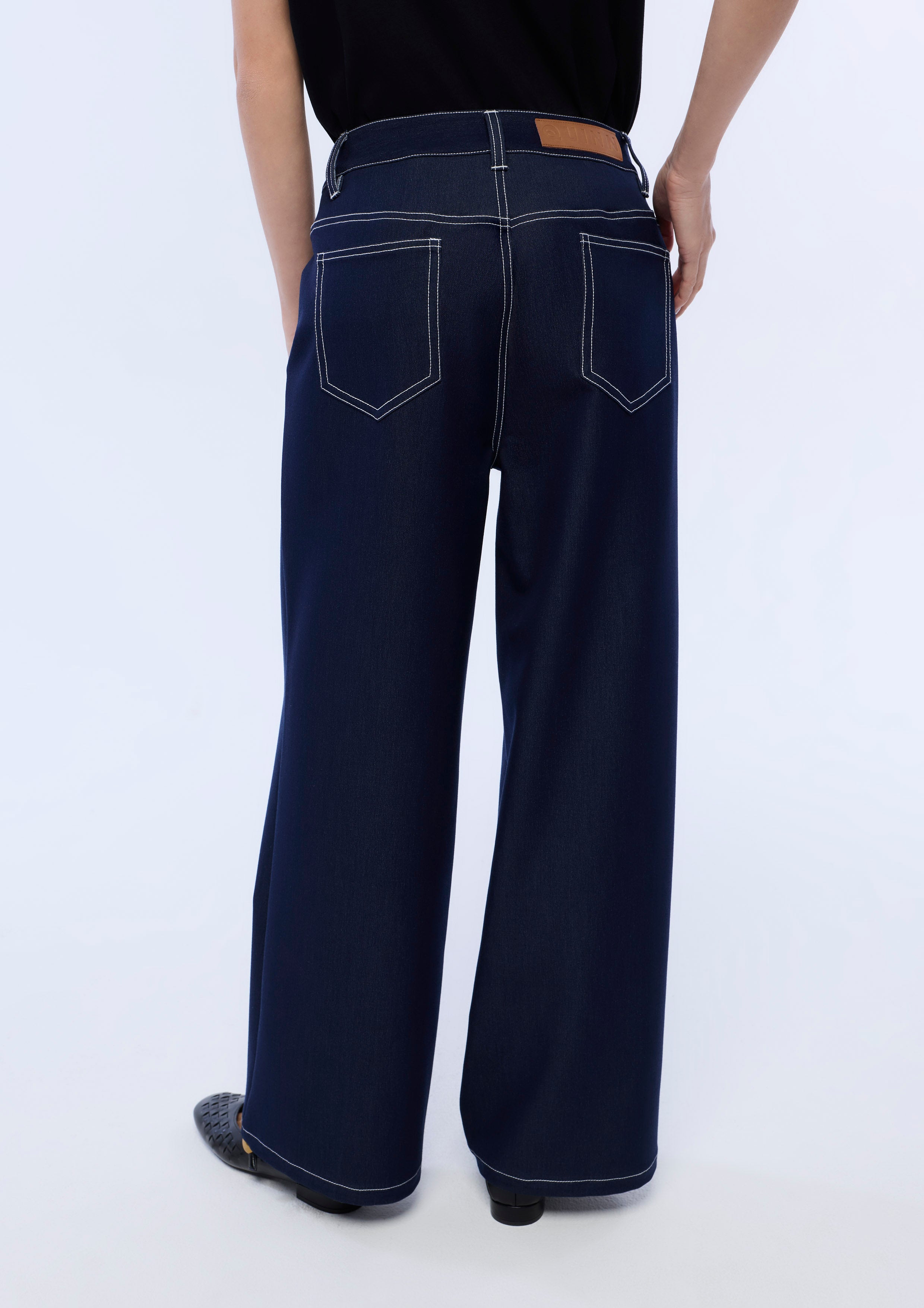 Contrast Trim Straight Leg Denim Pants