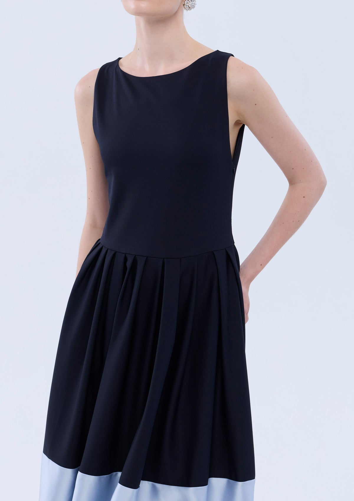 Sleeveless Two-Tone Puff Sleeve Midi Dress