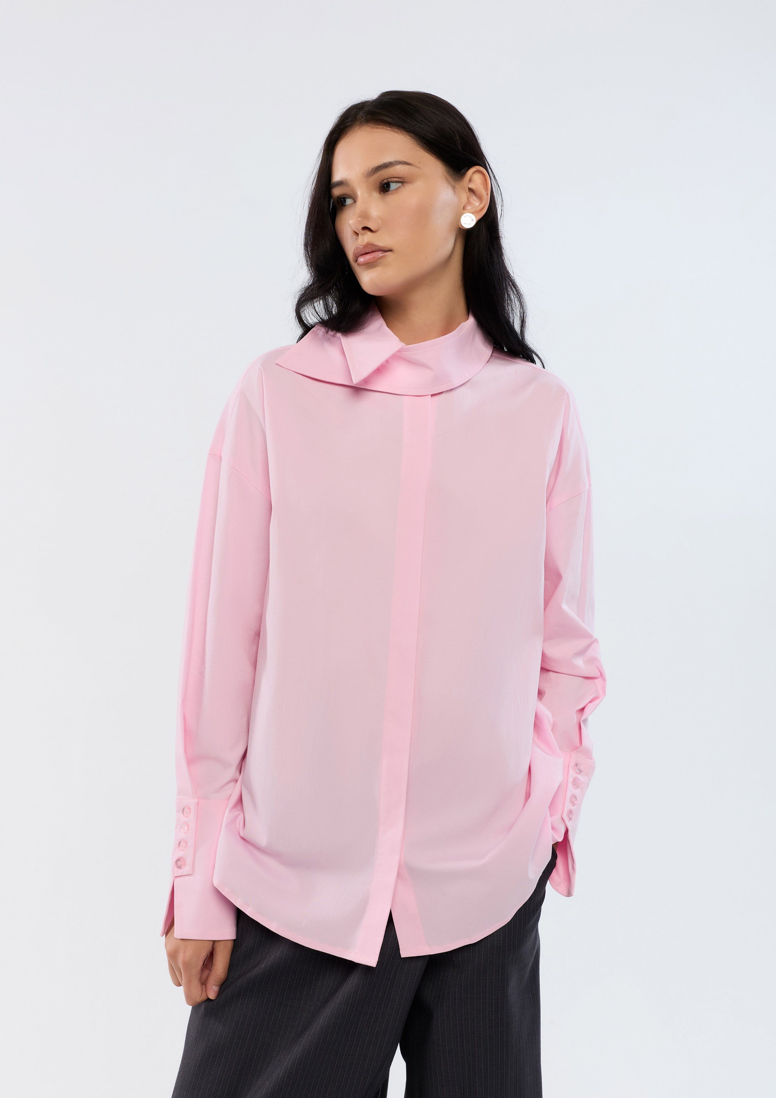 เสื้อเชิ้ตแขนยาวปกคอเสื้ออสมมาตร