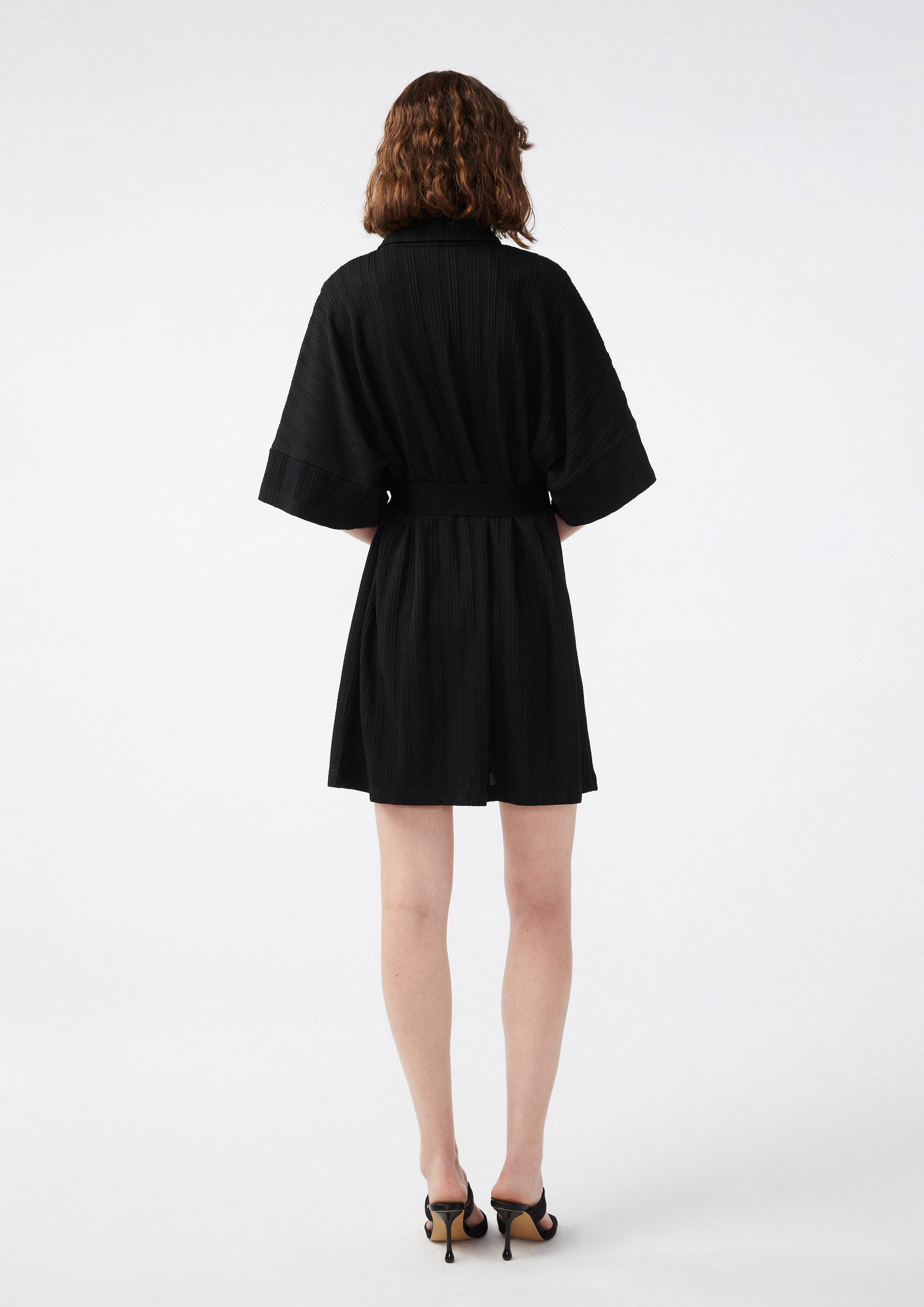 เดรสสั้นพร้อมสายเชือกยาวผูกคอ