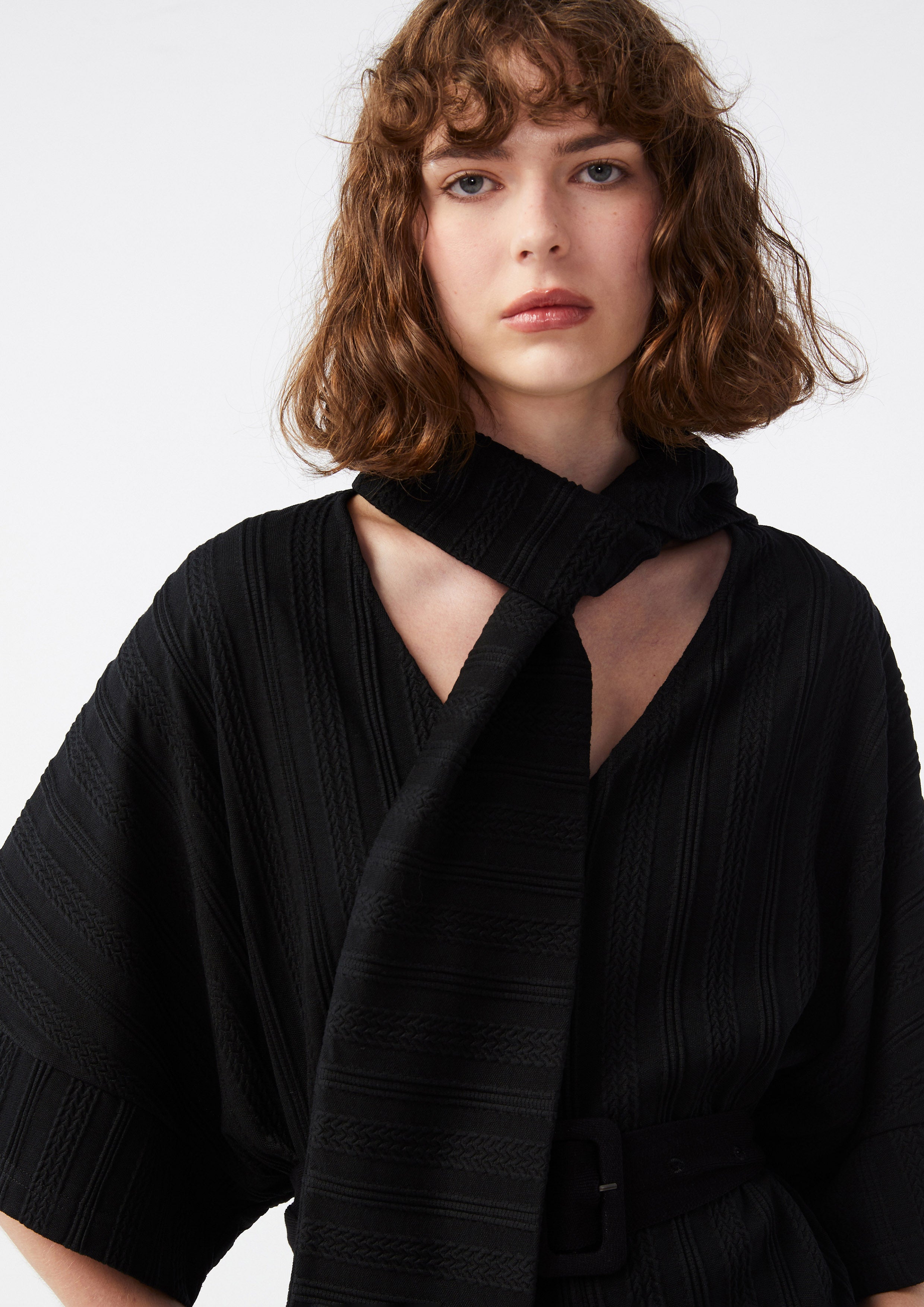 เดรสสั้นพร้อมสายเชือกยาวผูกคอ