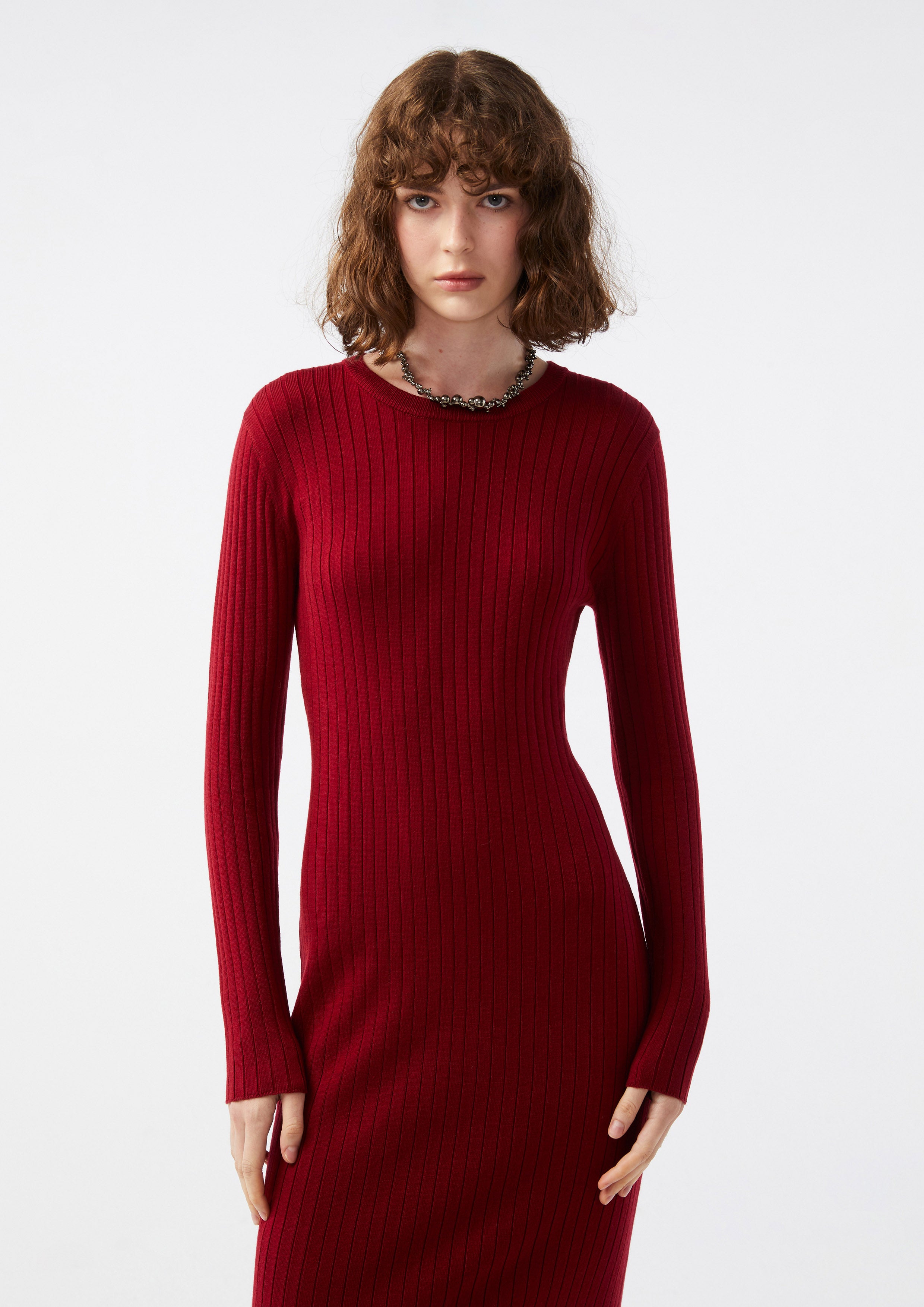 เดรสคลุมเข่าผ้านิต