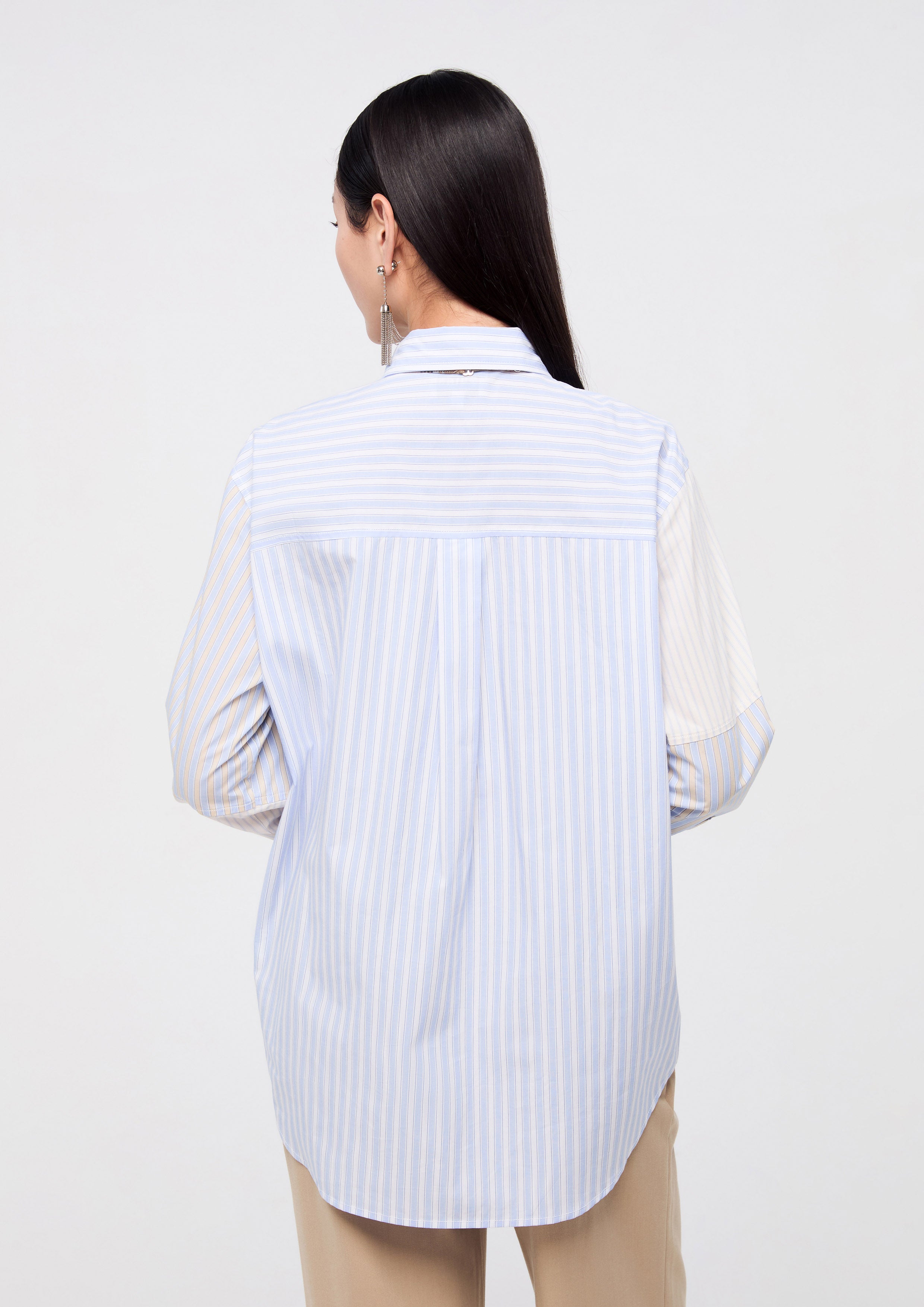 เสื้อเชิ้ตแขนยาวลายทางพร้อมเนคไทปักเลื่อม