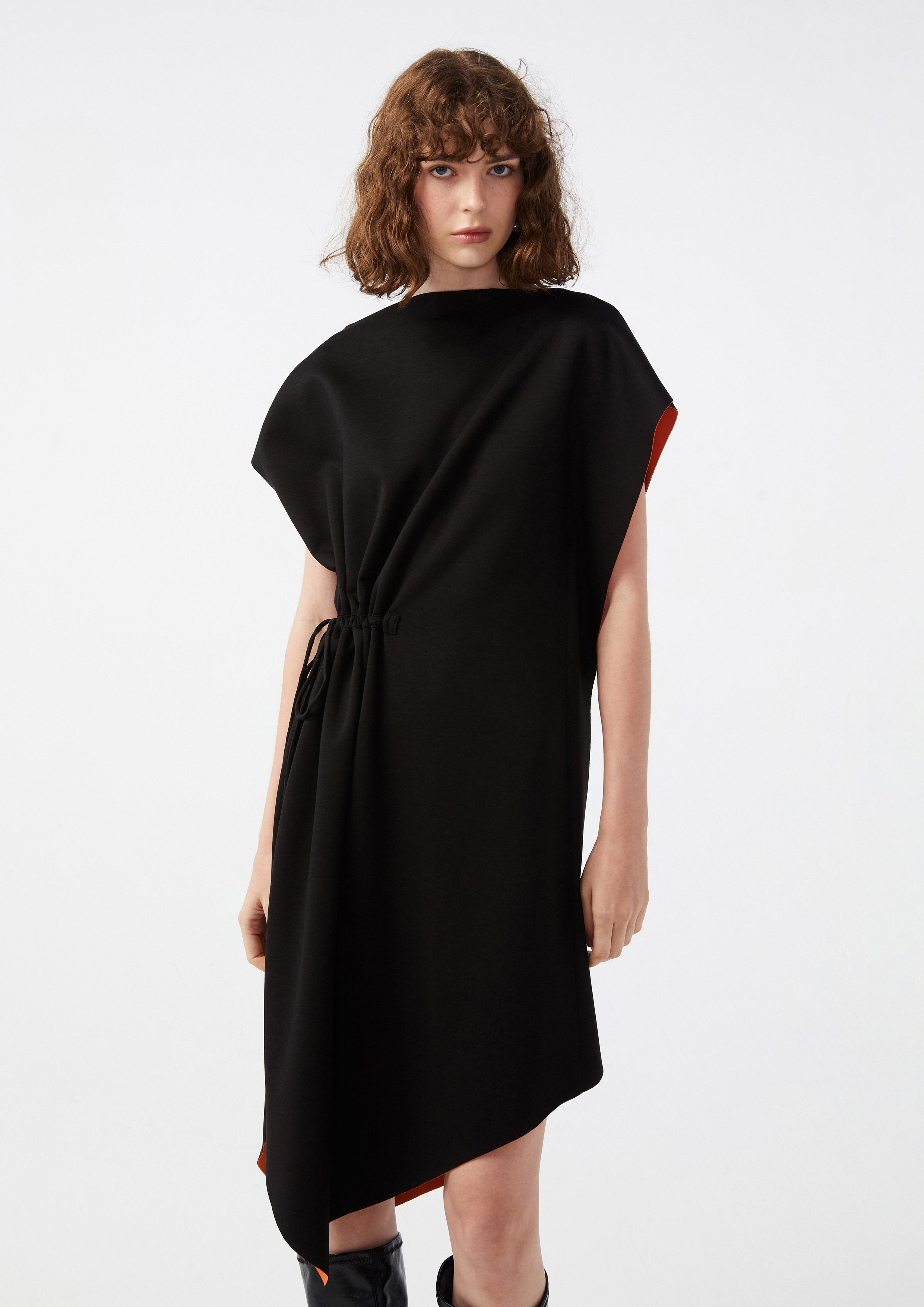 เดรสคลุมเข่าช่วงเอวแต่งเชือกรูด