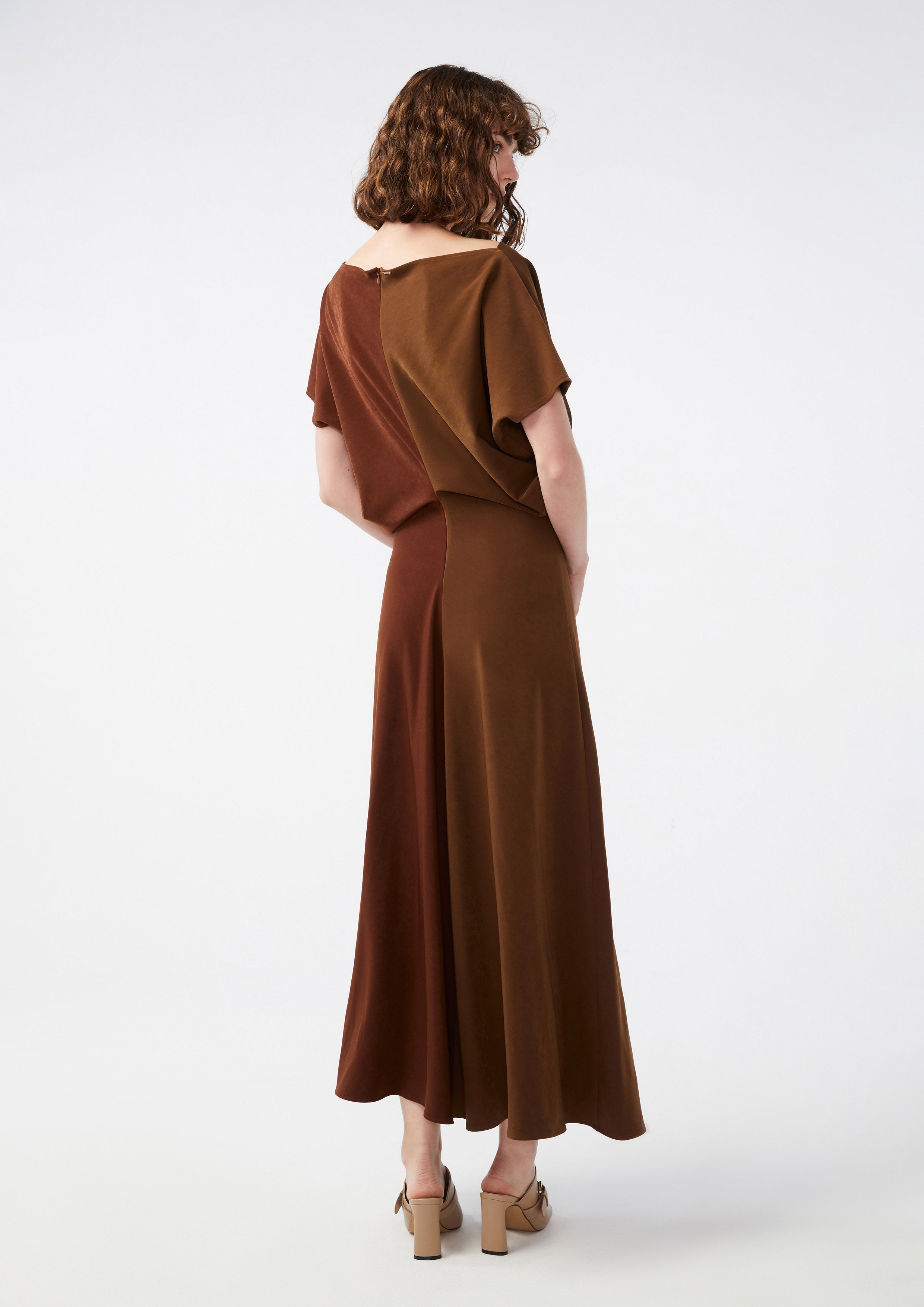 เดรสยาวทูโทนแขนสั้น