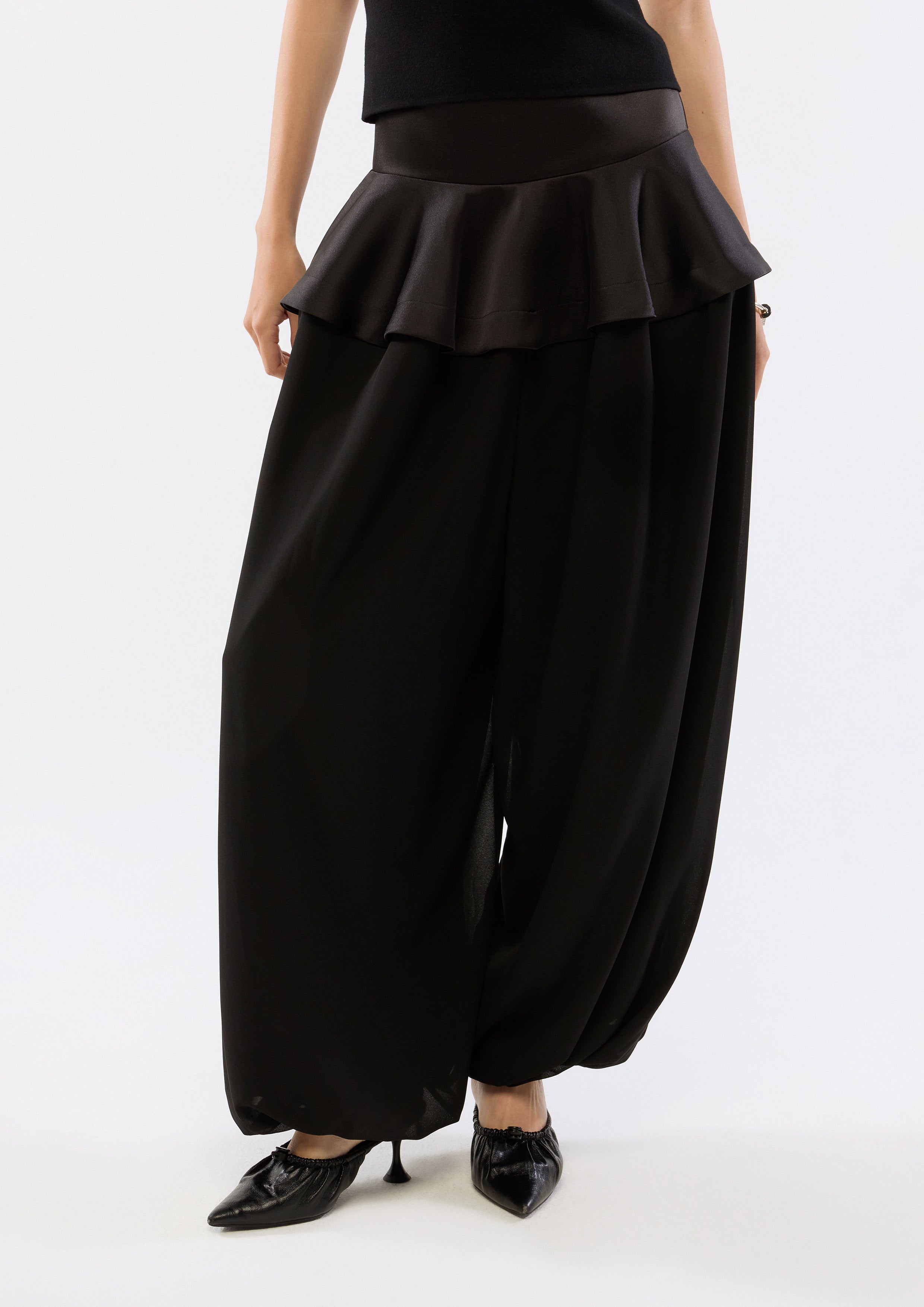 กางเกงขายาวทรงพองแต่งผ้าซาตินระบาย