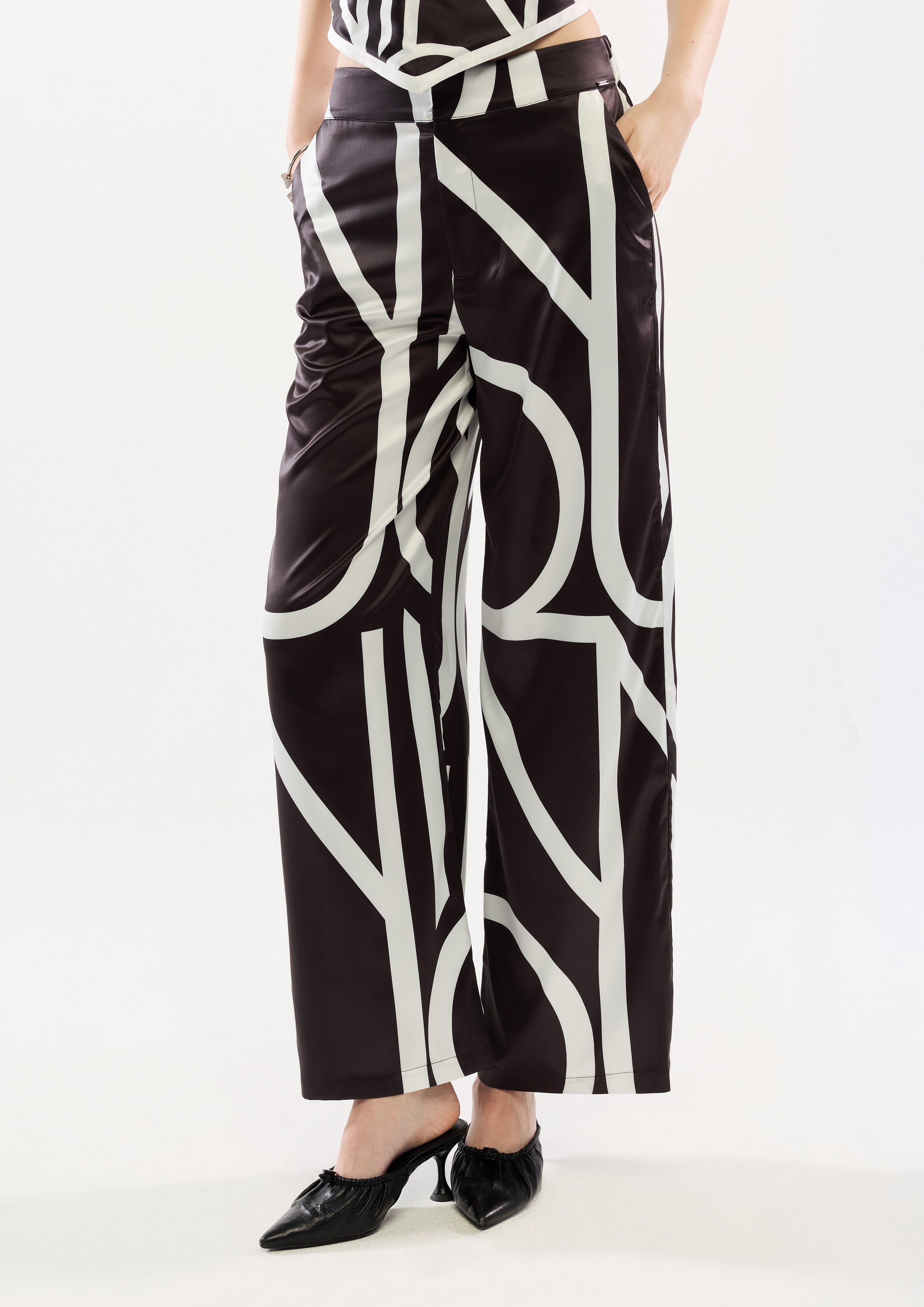 กางเกงซาตินขายาวพิมพ์ลายโมโนแกรม