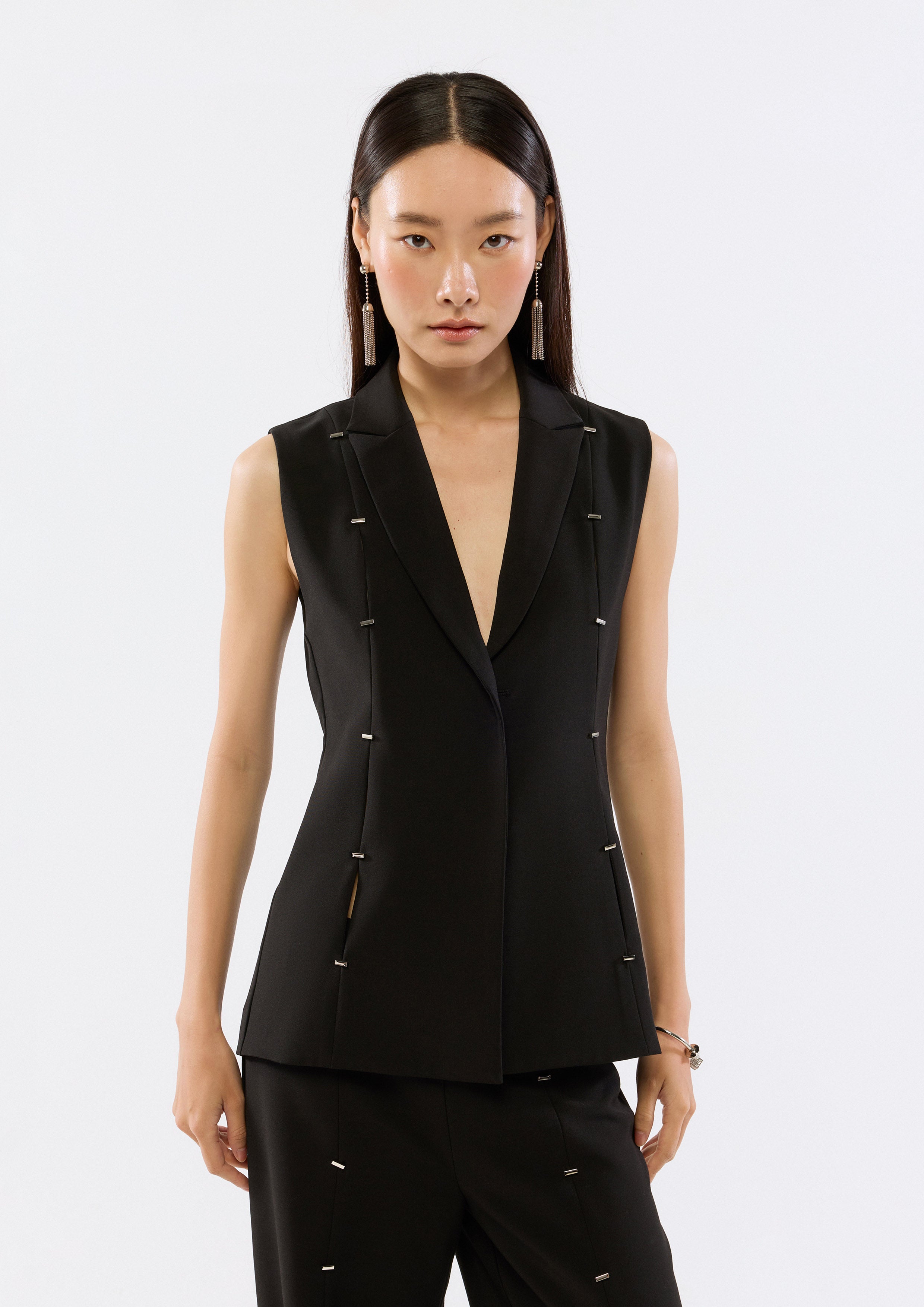 Cut-Out With Clip Vest