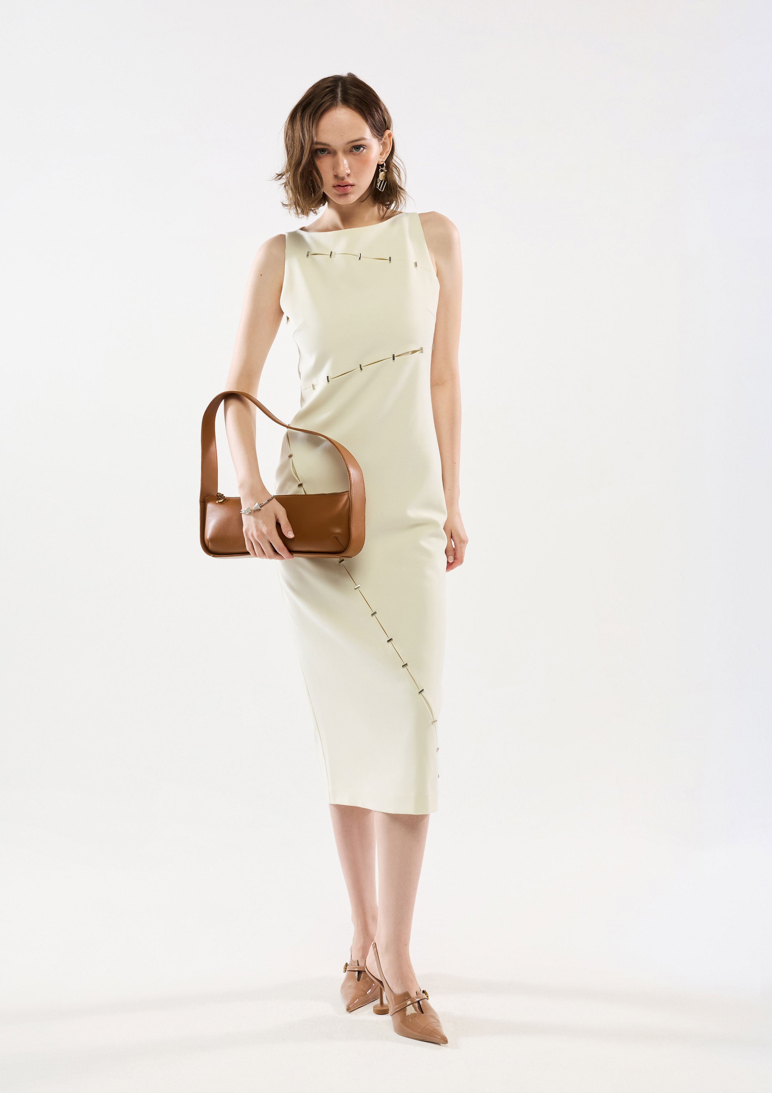 Cut-Out With Clip Sleeveless Midi Dress