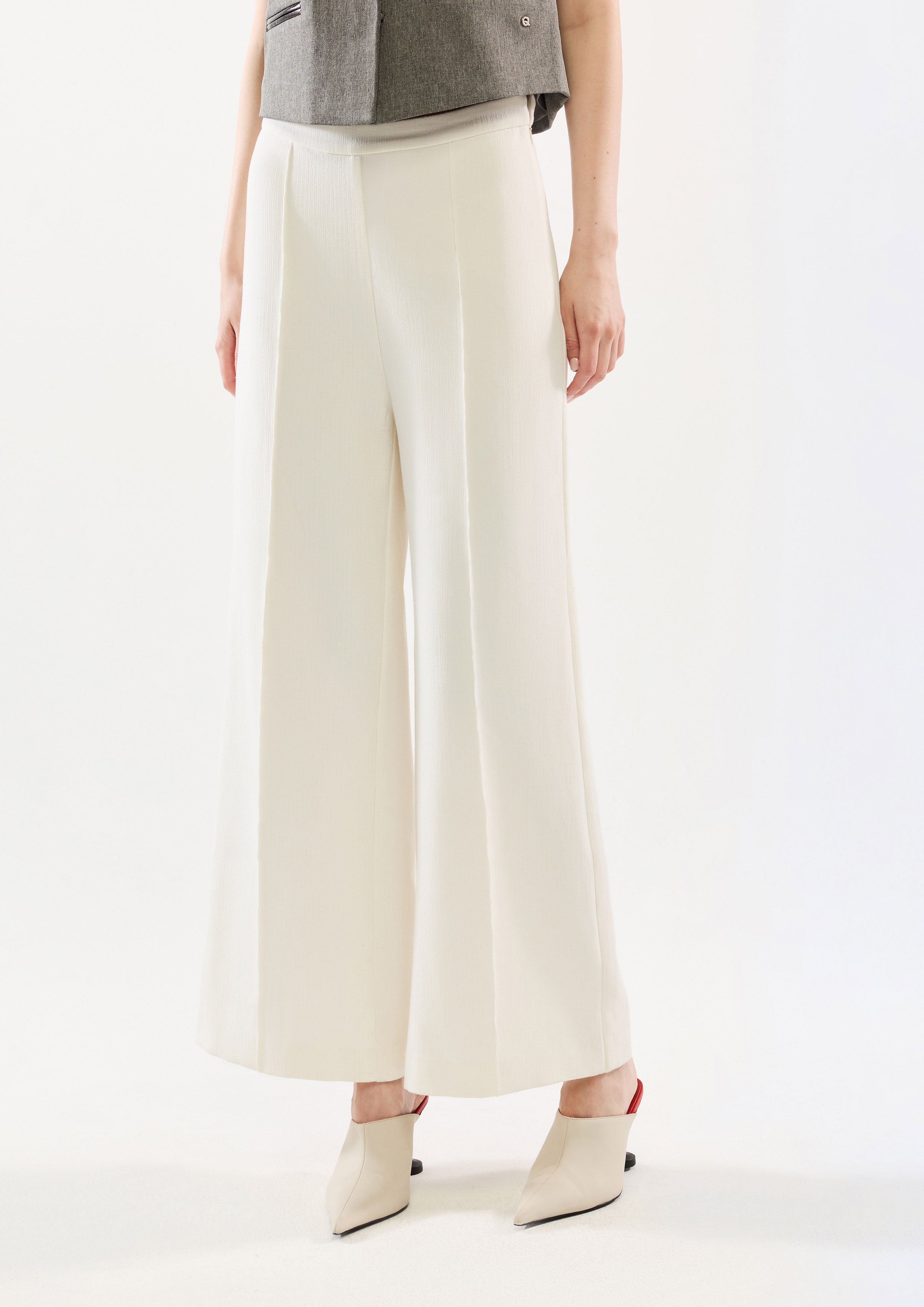 กางเกงขายาวแต่งจีบหน้า