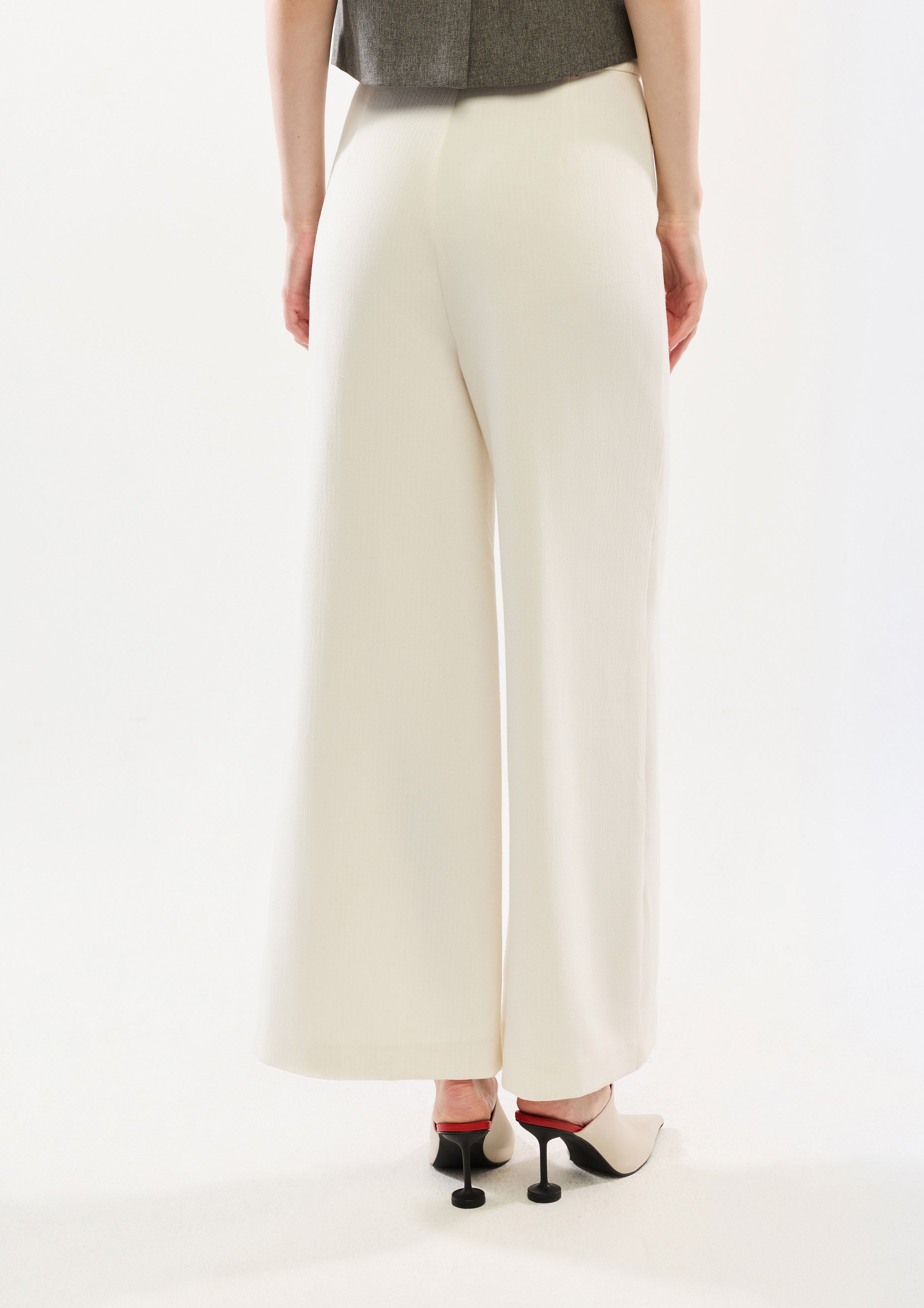 กางเกงขายาวแต่งจีบหน้า