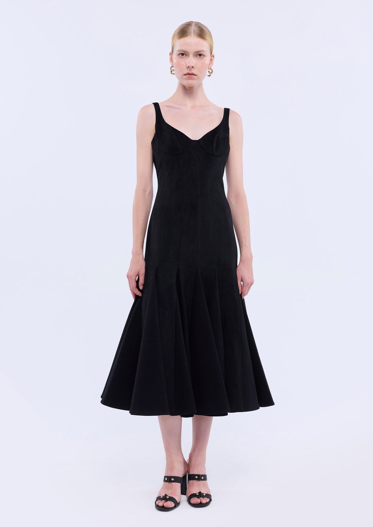 เดรสคลุมเข่าคอวีกระโปรงระบาย