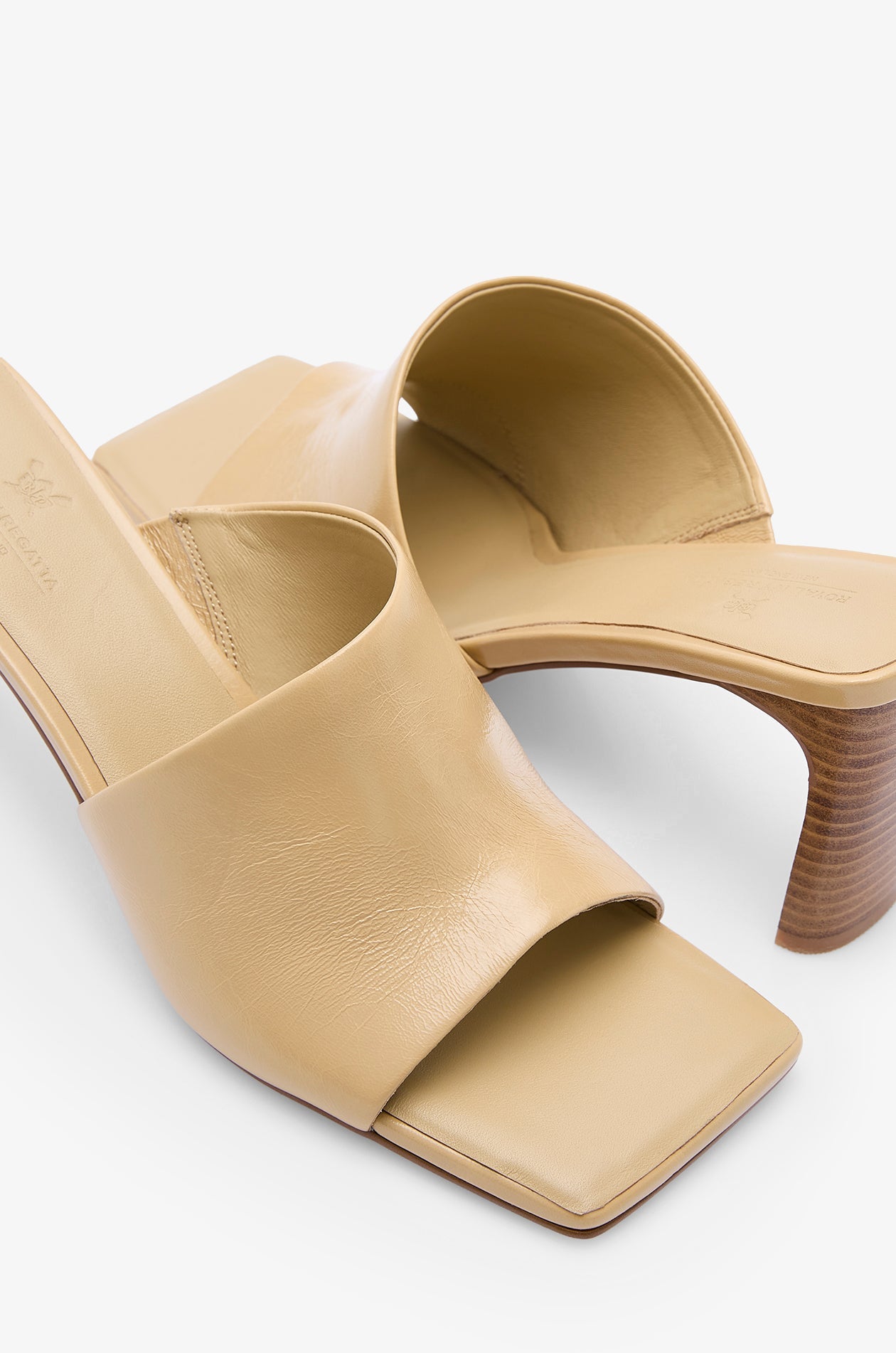 Minimal Leather Block Heels Beige