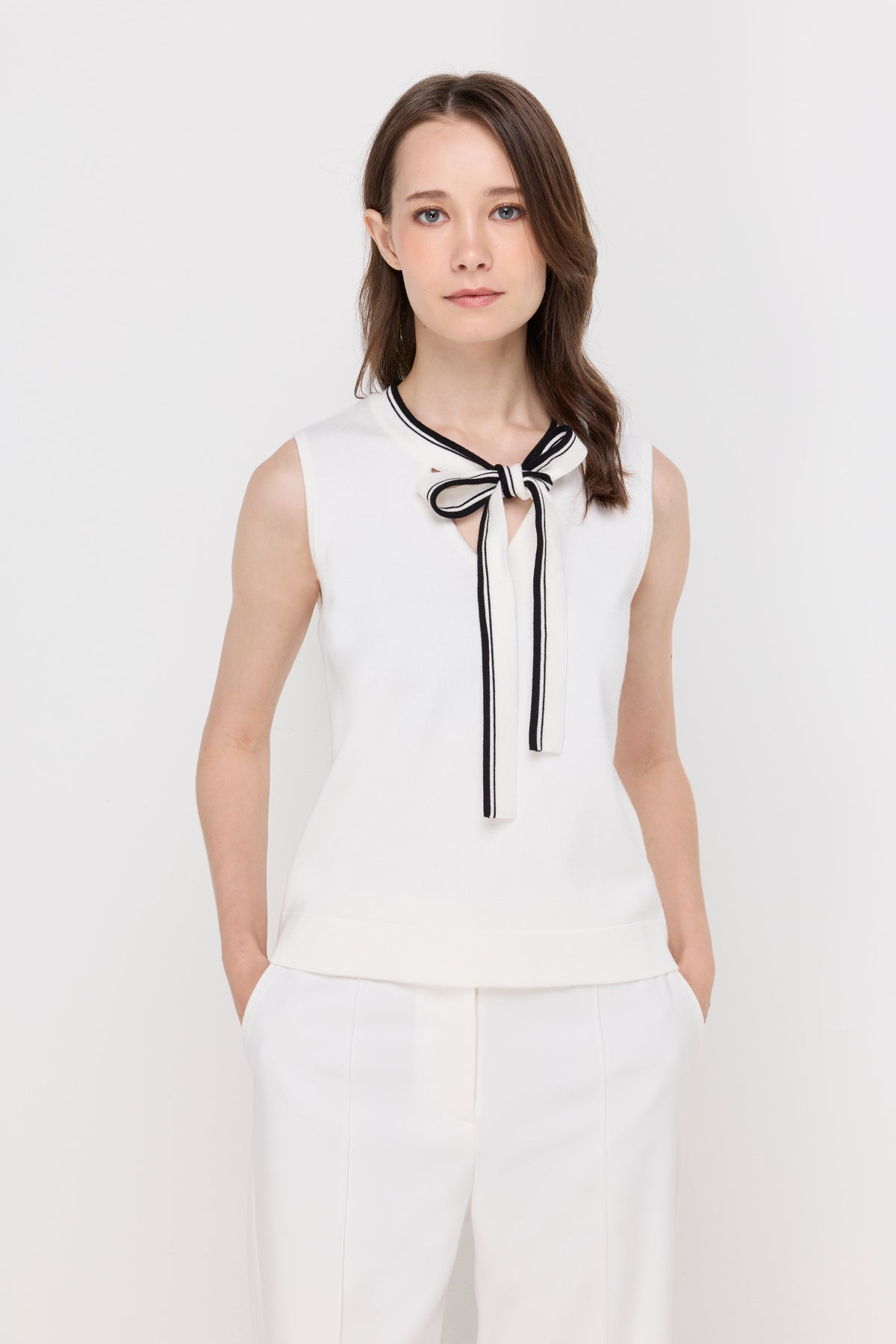 Contrast Tie-Neck Sleeveless Blouse Beige