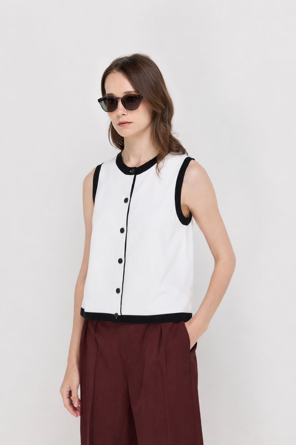 Contrast Trim Button-Front Knit Vest Off-White
