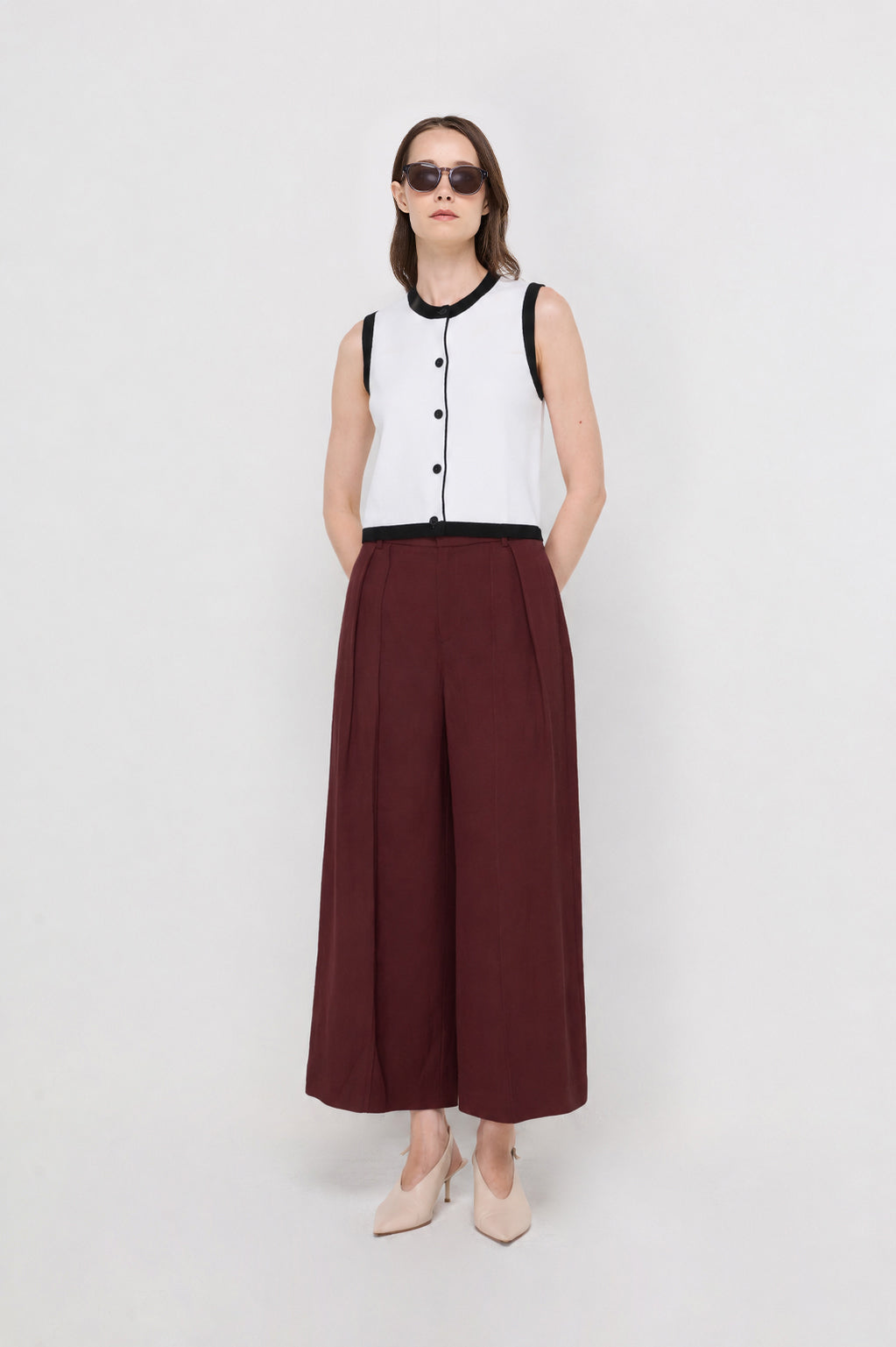 Contrast Trim Button-Front Knit Vest Off-White