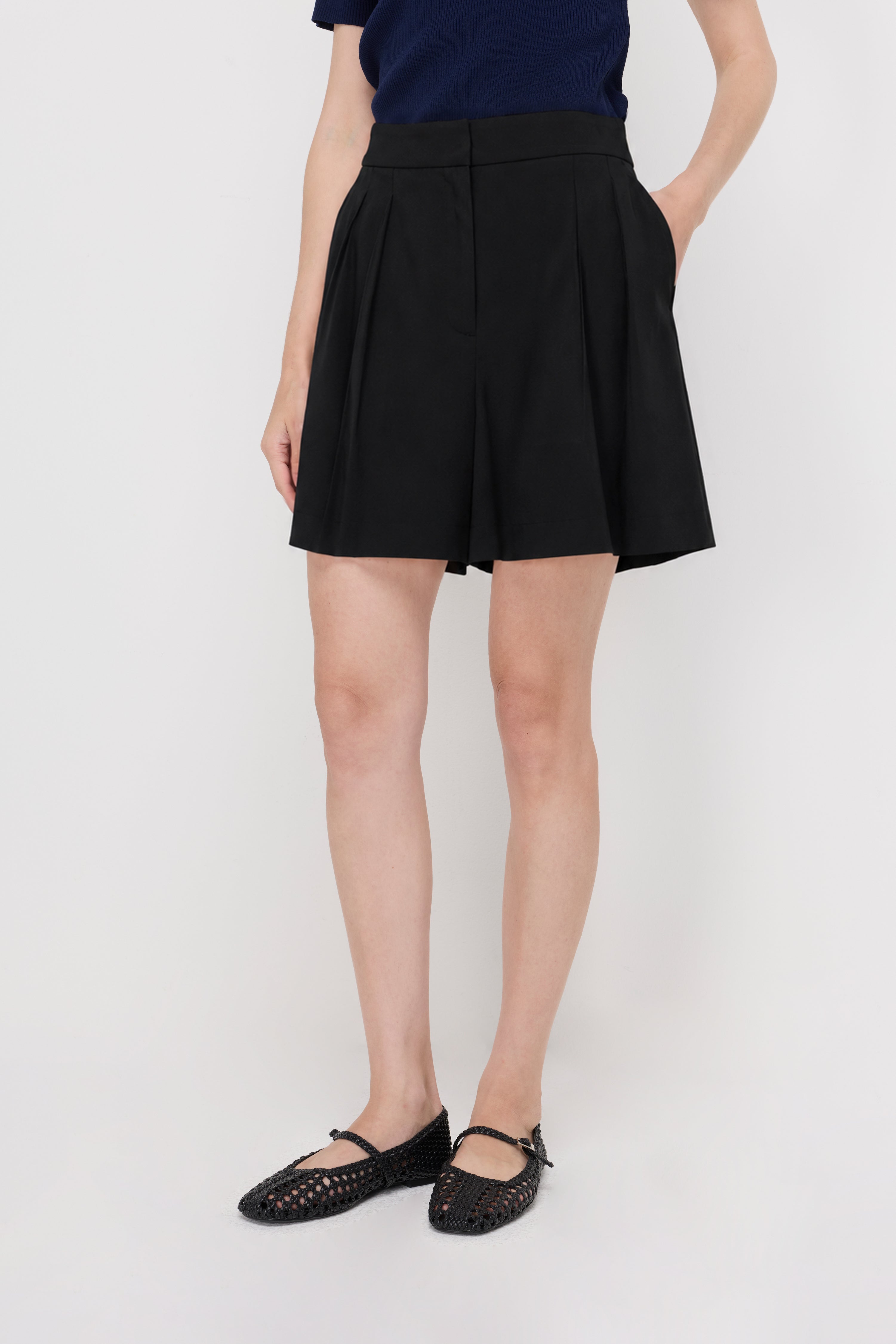 Pleated Tailored Shorts Black