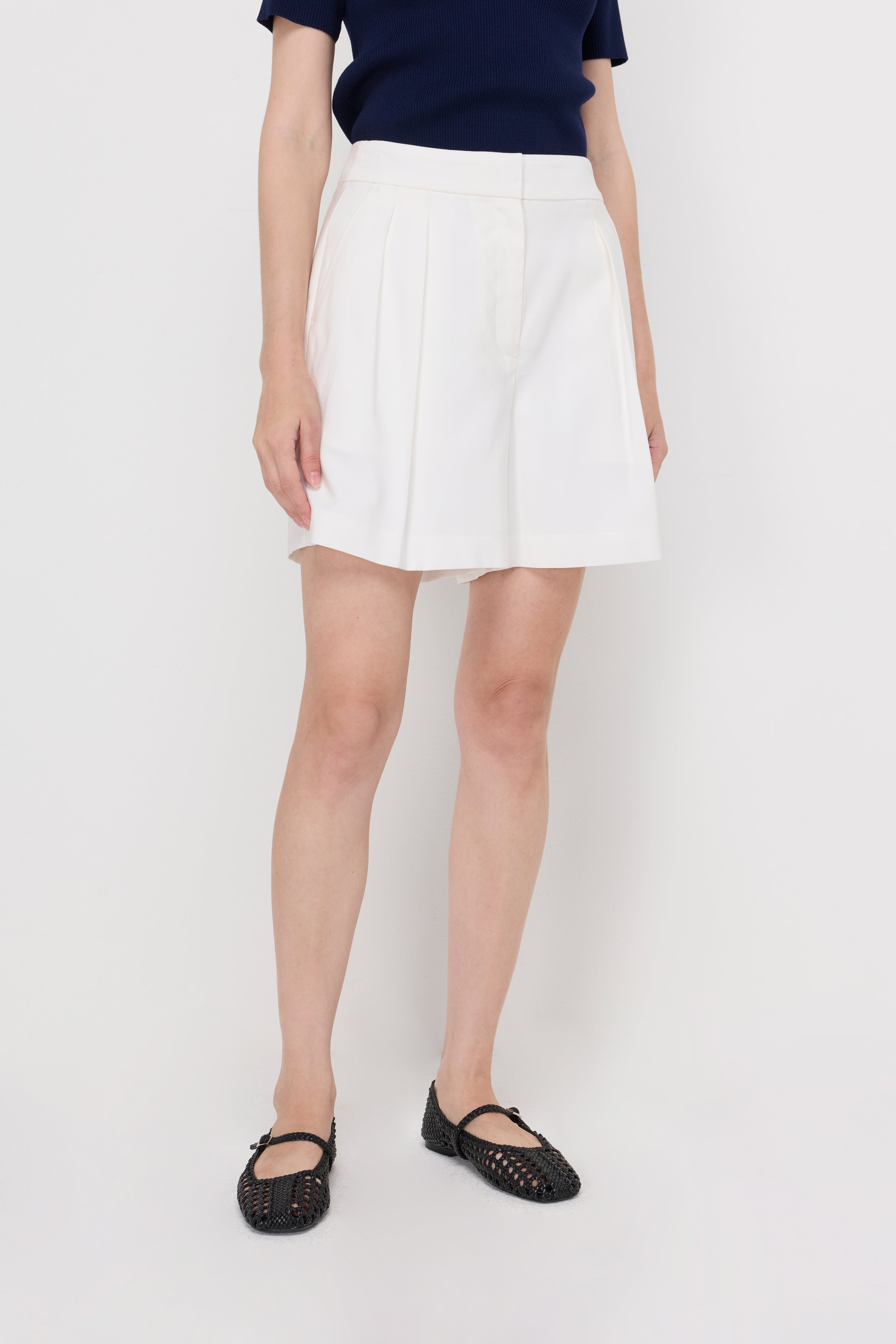 Pleated Tailored Shorts Off-White