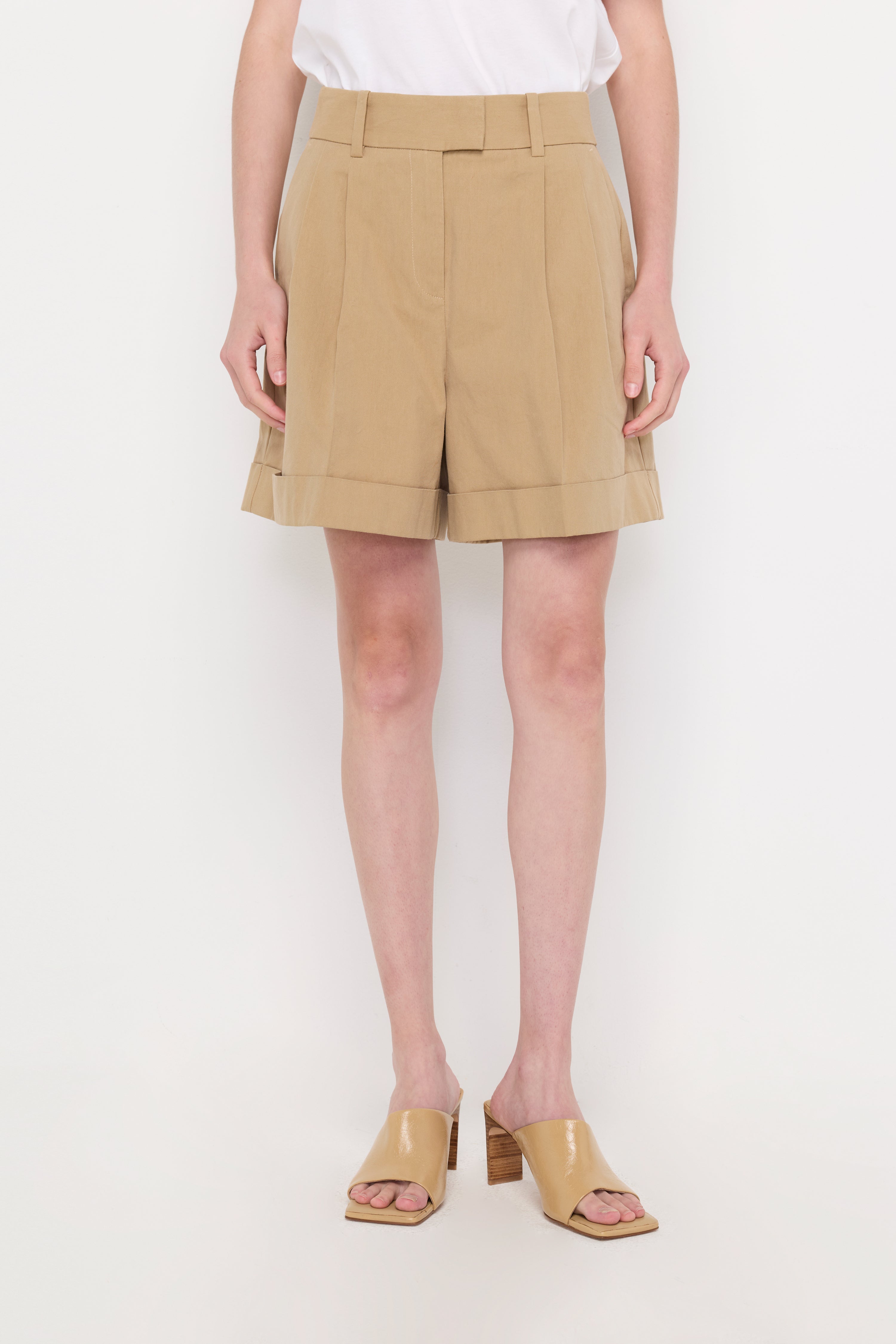 Textured Pleated Wide-Leg Shorts Beige