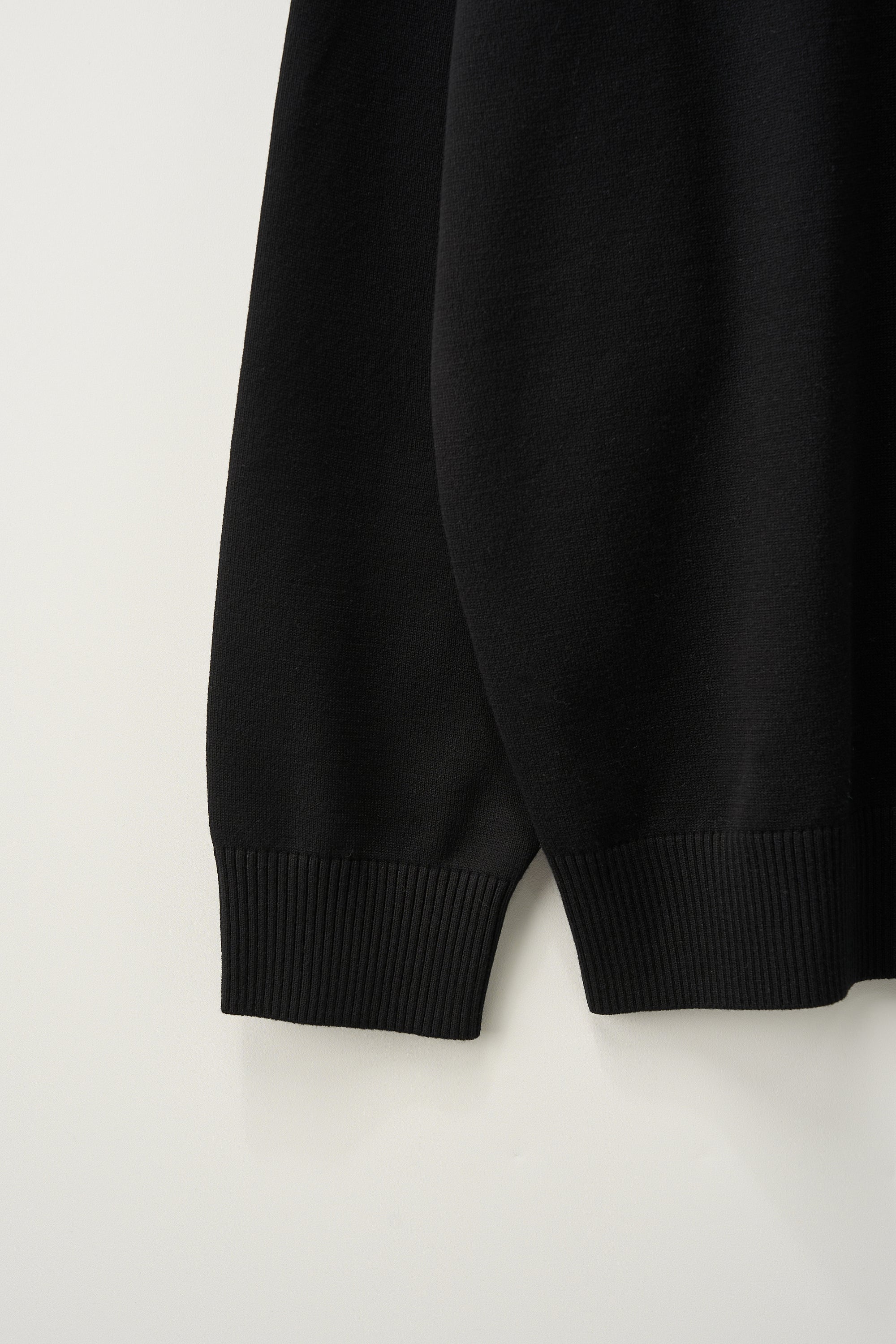 (U) Loren Basic Crew Neck Knit Black