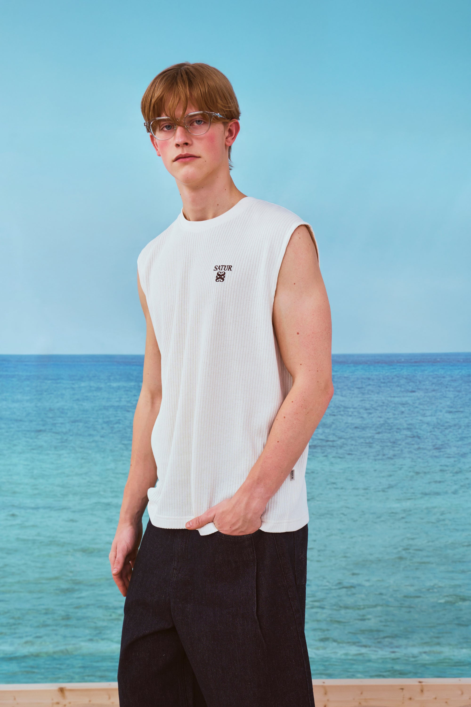 (M) Crew Neck Sleeveless Cream