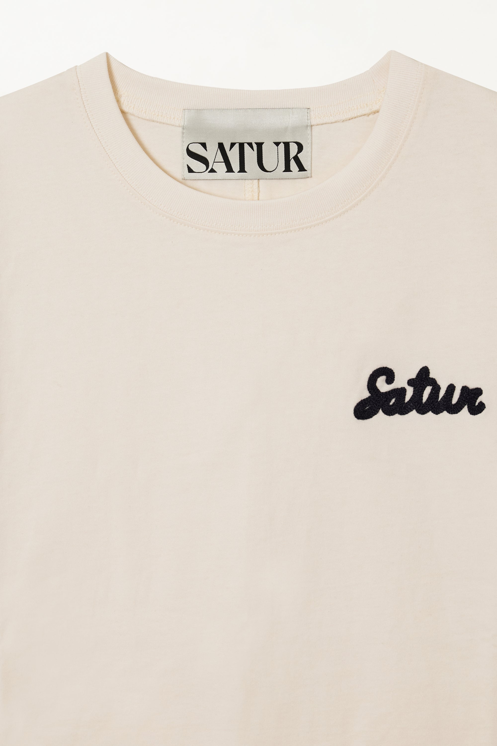 (U) Satur Font Small Logo Tee Cream