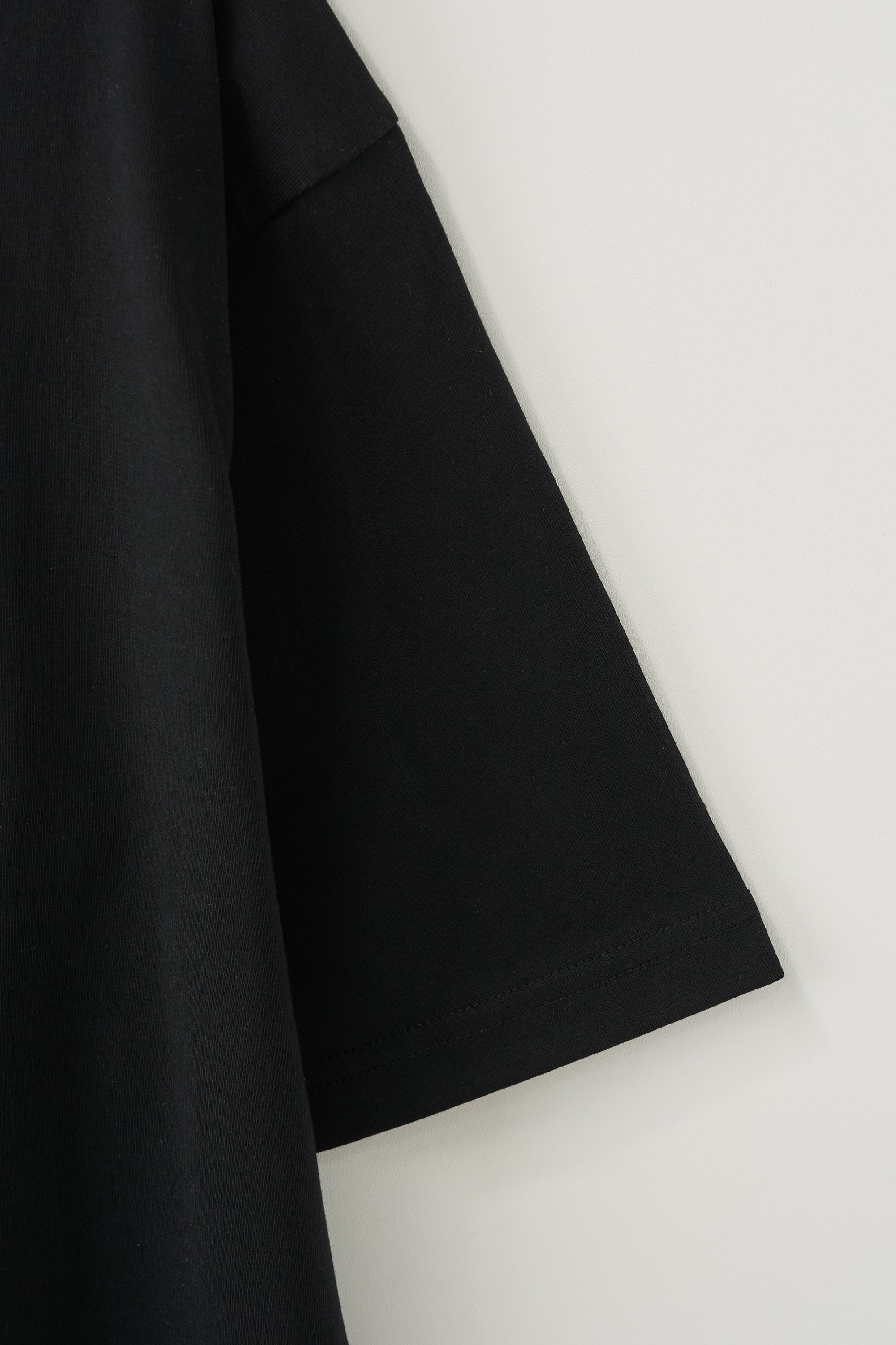 (U) New Sun Retro Half Tshirt Black