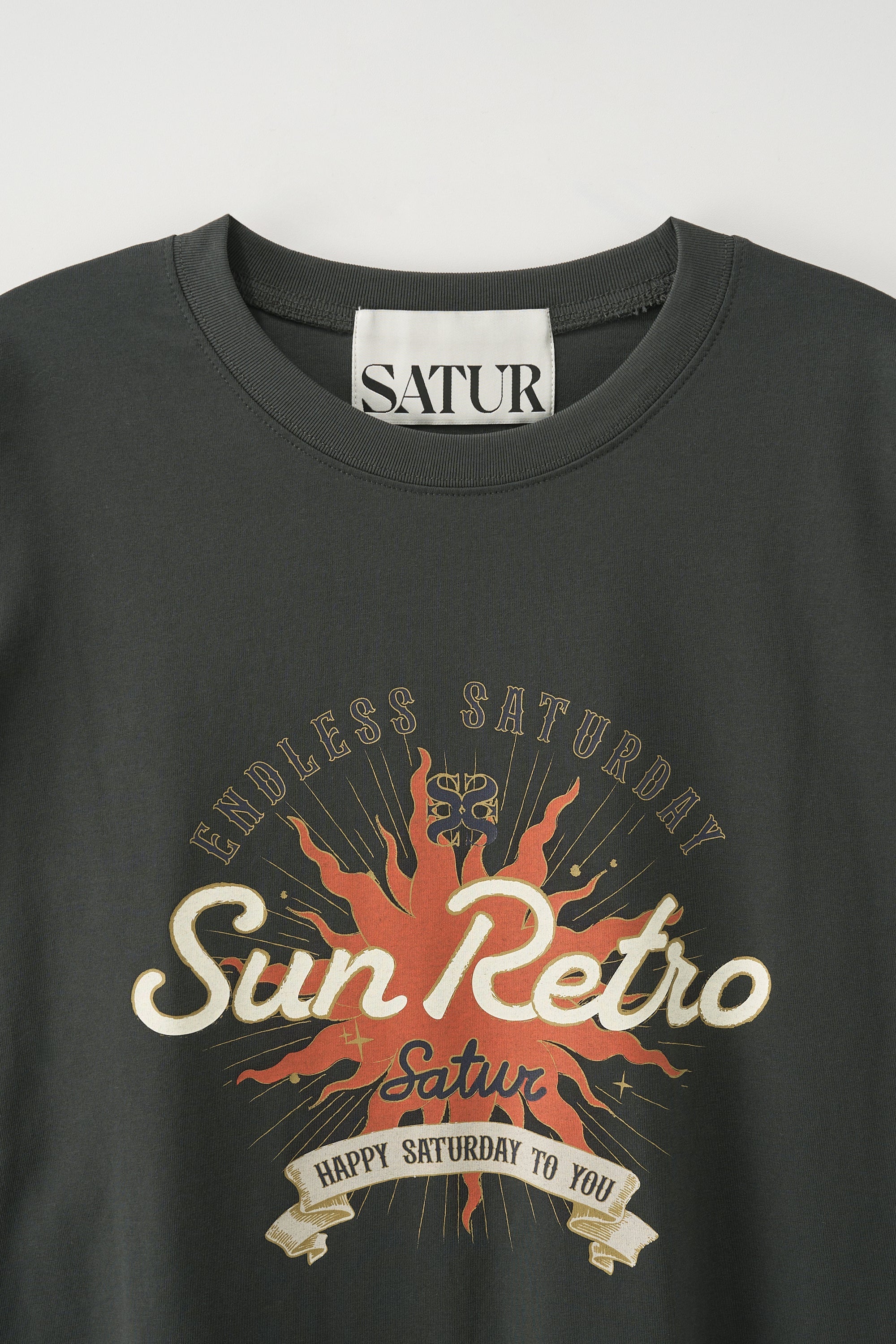 (U) New Sun Retro Half Tshirt Charcoal