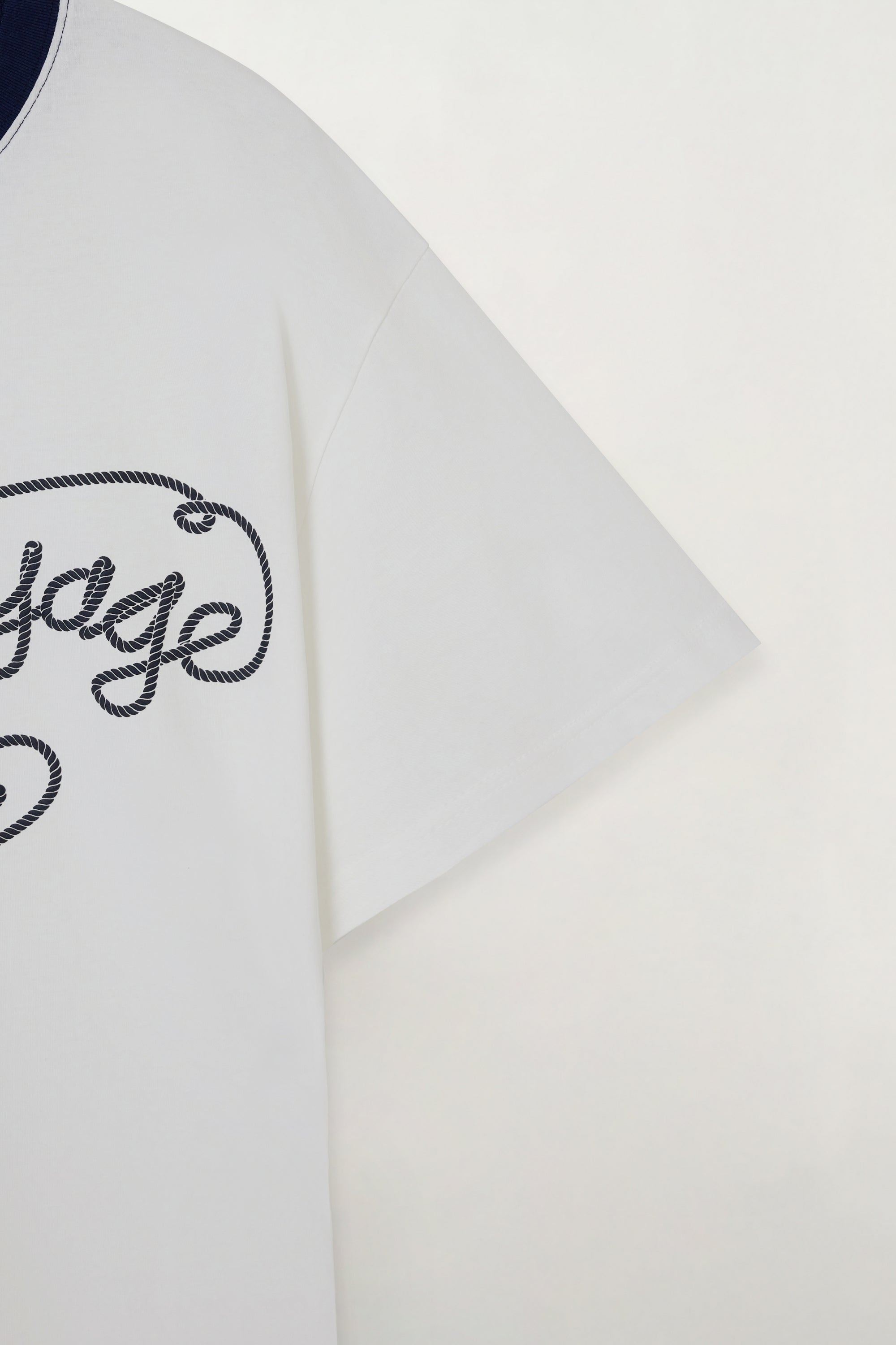(U) Neck Point Bonvoyage Tee White