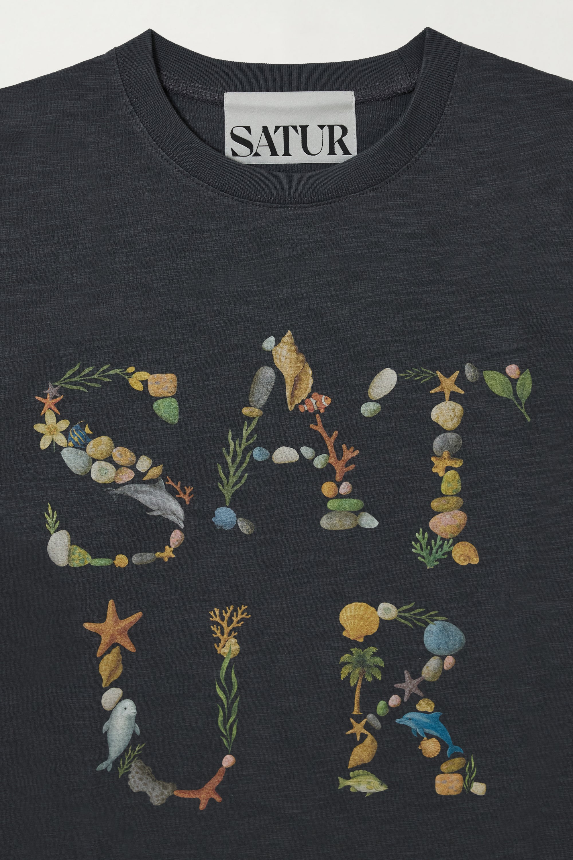 (U) Satur Marine Collage Tee Charcoal
