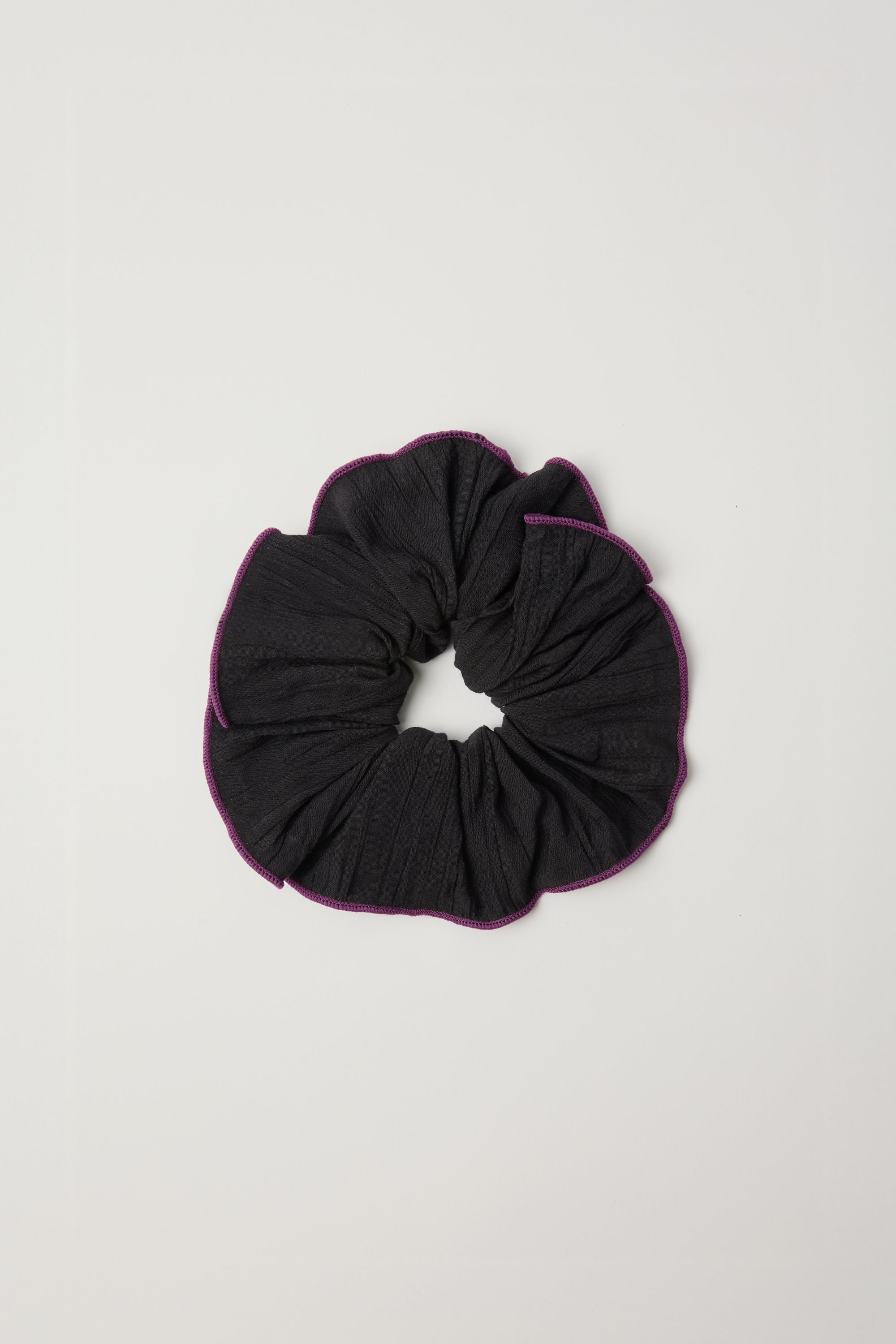(W) Wrinkle Block Scrunch  Black