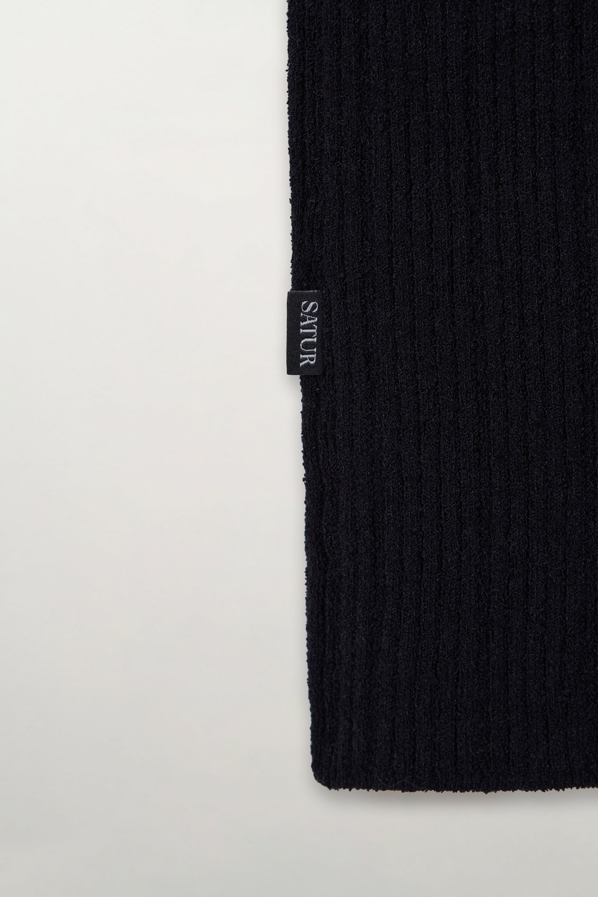 (W) Ribbed Sleeveless Tag Knit Black